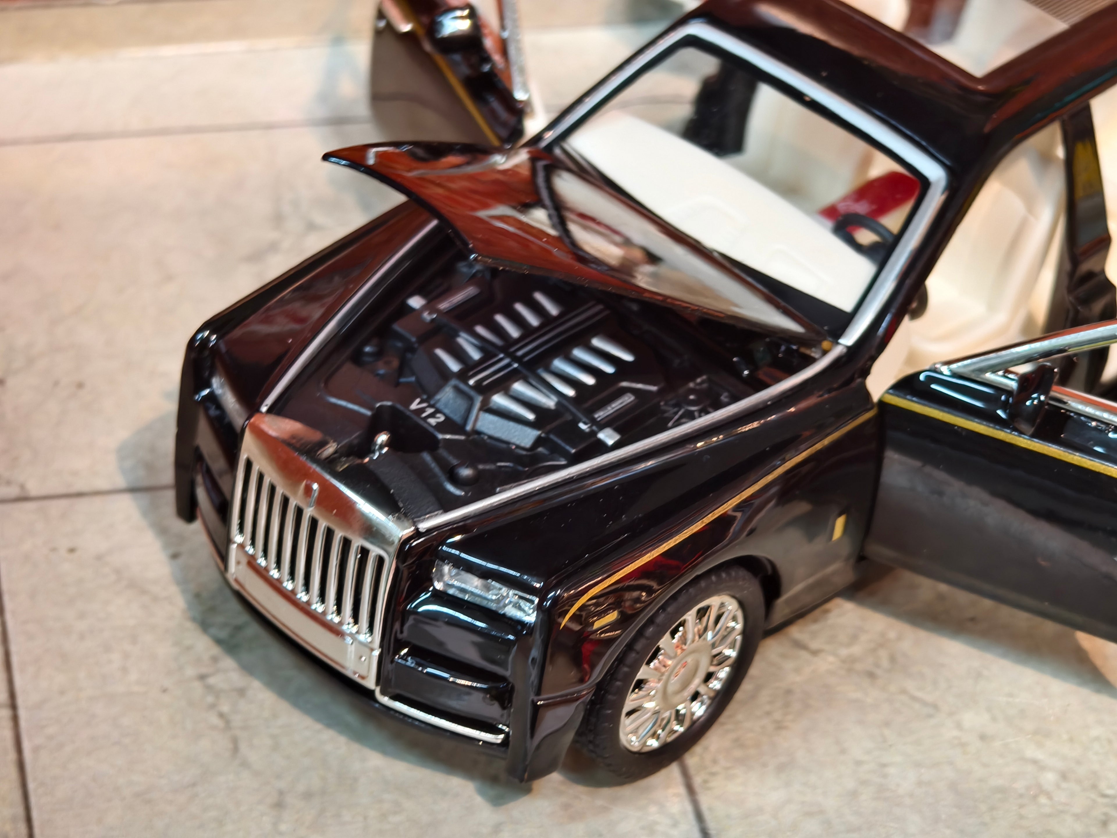 Rolls Royce Phantom VIII 1:32 Scale Premium Detailing