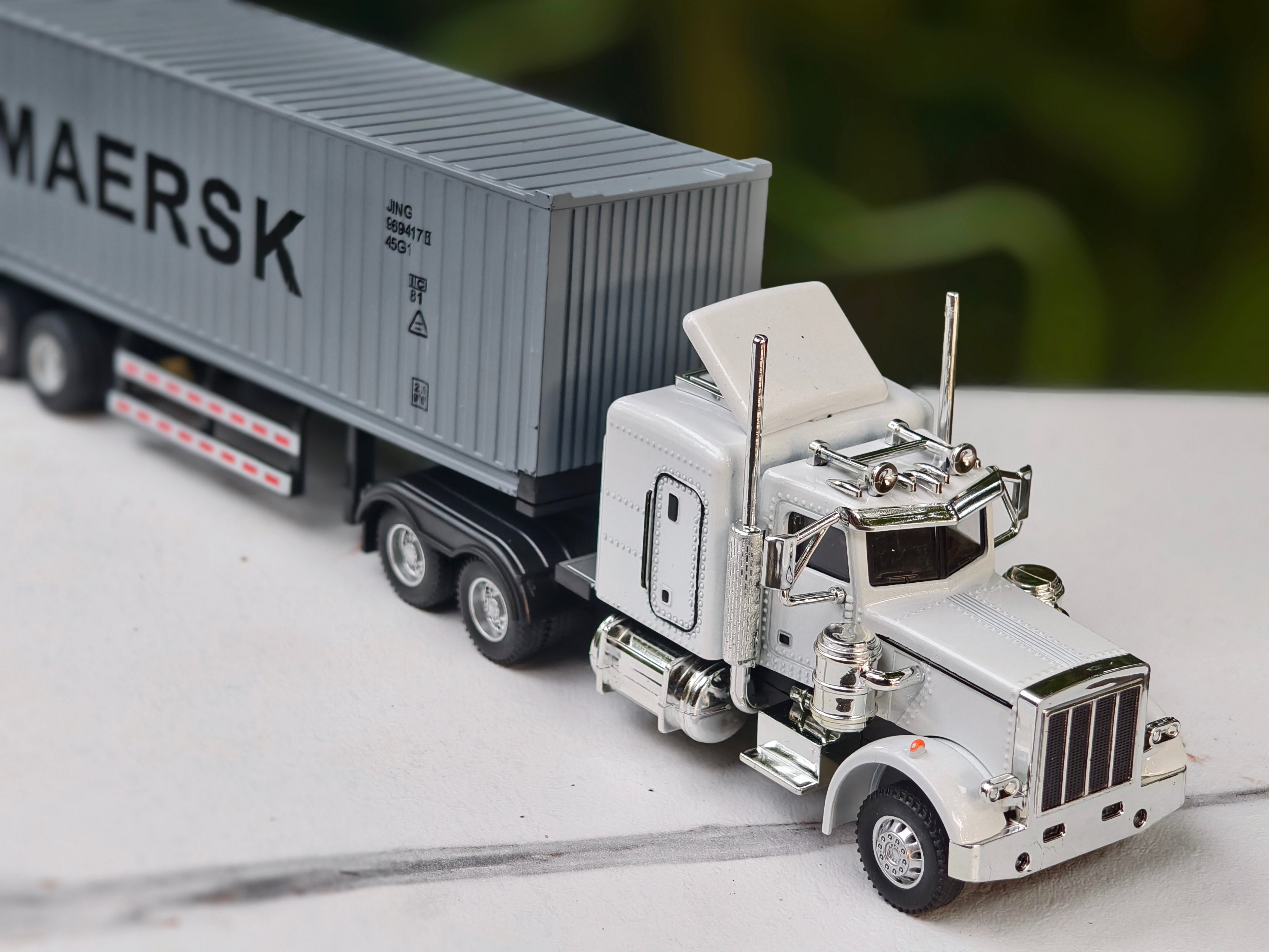 Kenworth W900 Classic American semi-truck (tractor-trailer) Big Size