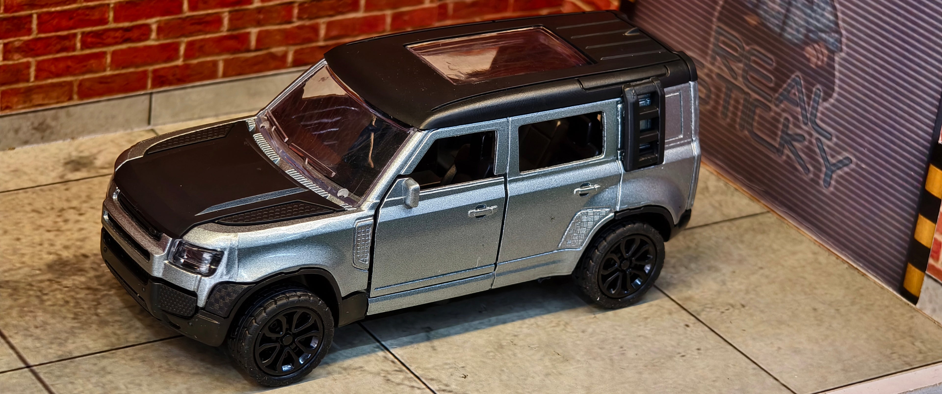 Defender 1:36  4 Door openable