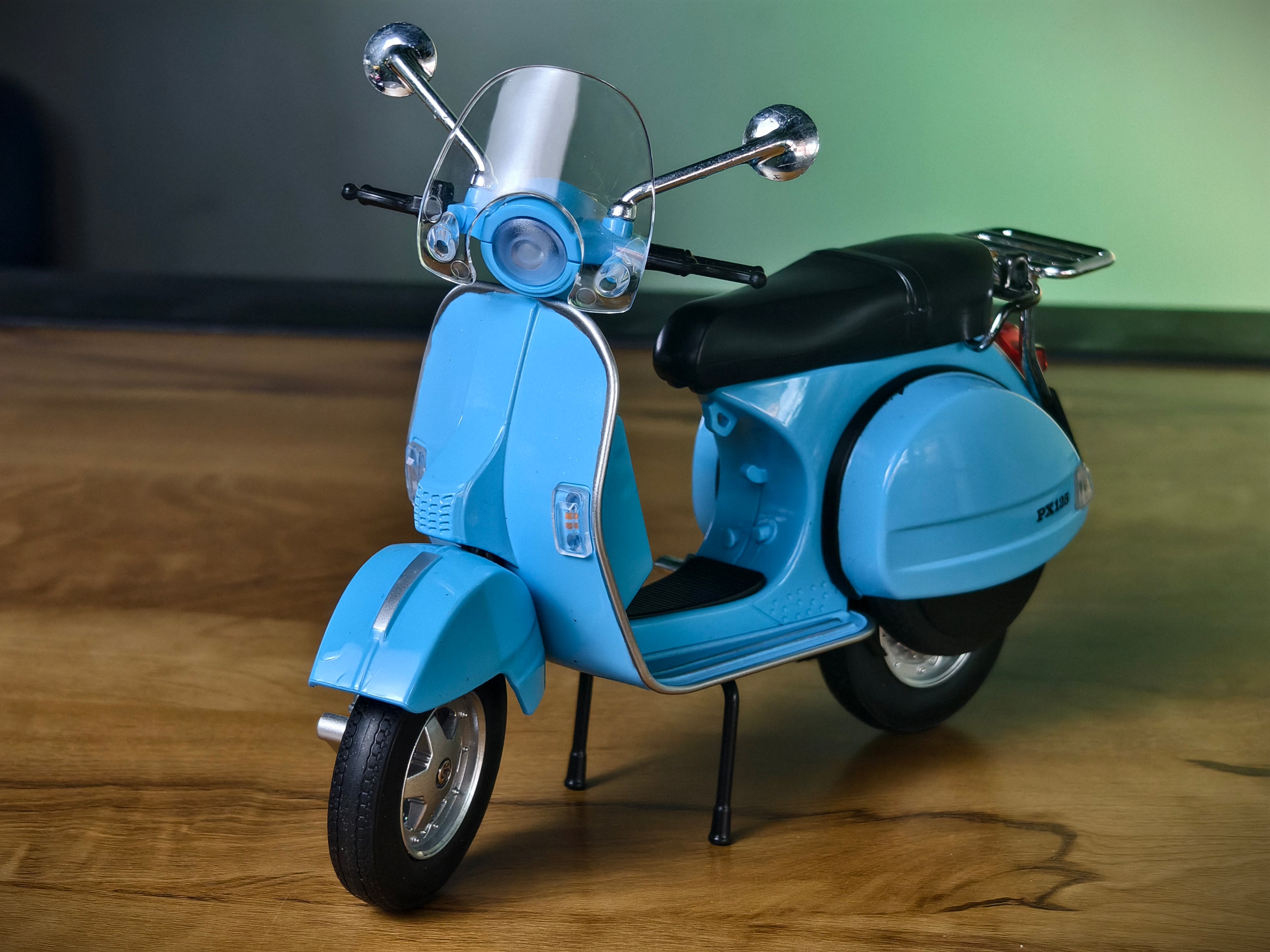 Vespa PX 150 1:10 Scale Premium Detailed Model with Openable Parts