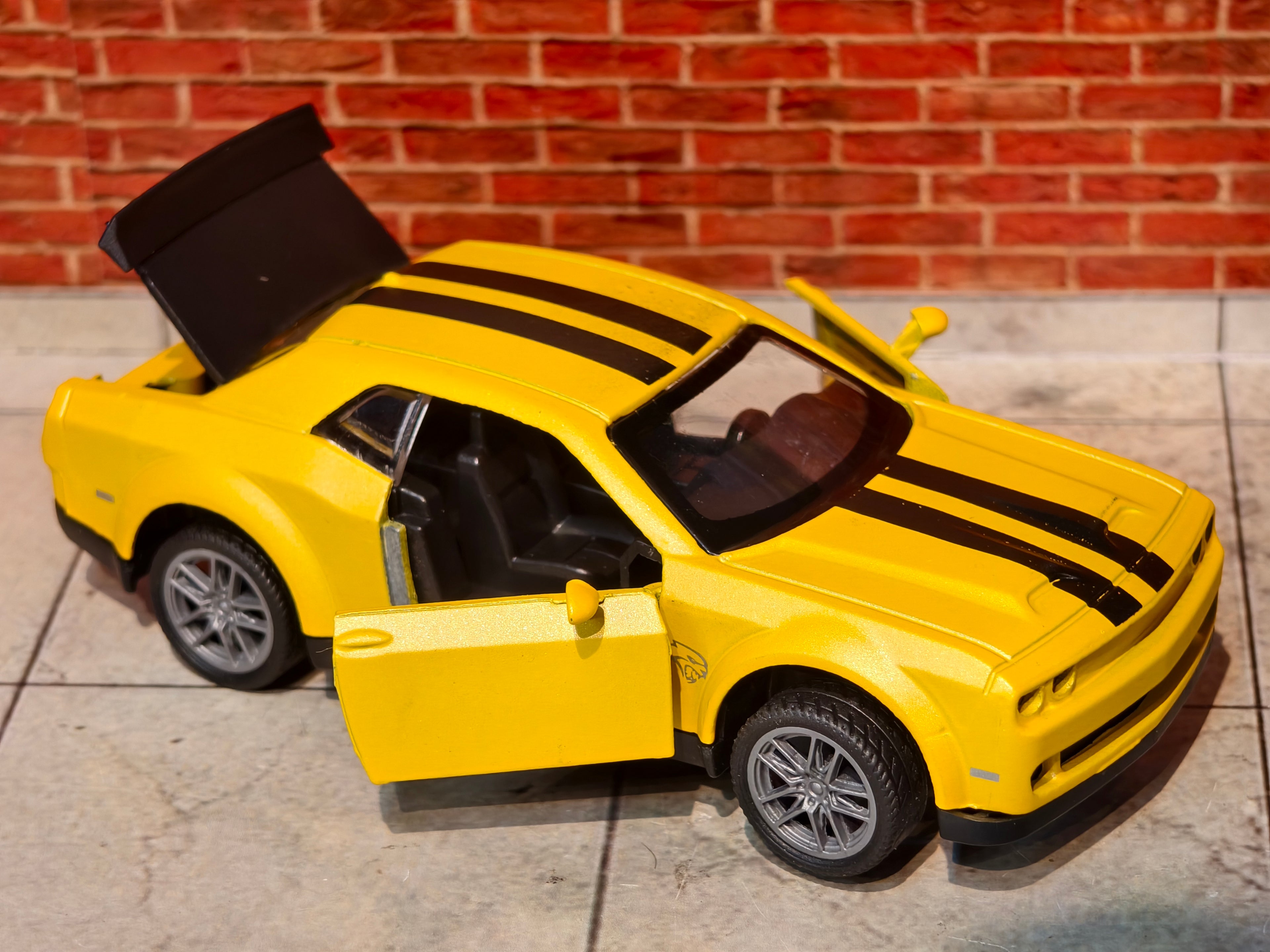 Dodge Challenger SRT 1:36 Scale