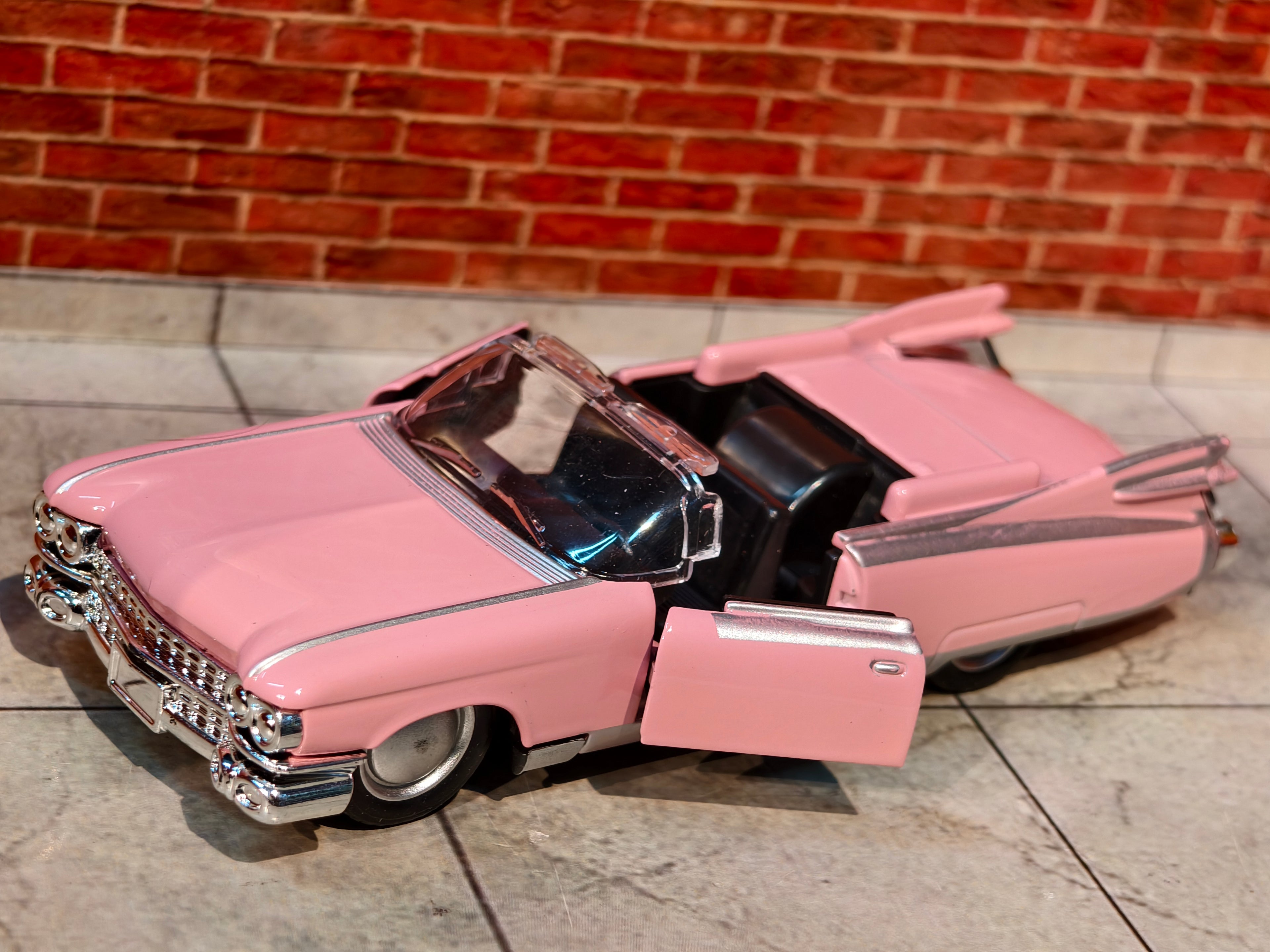 1:36 Scale 1959 Cadillac Eldorado Biarritz Convertible - Vintage Series