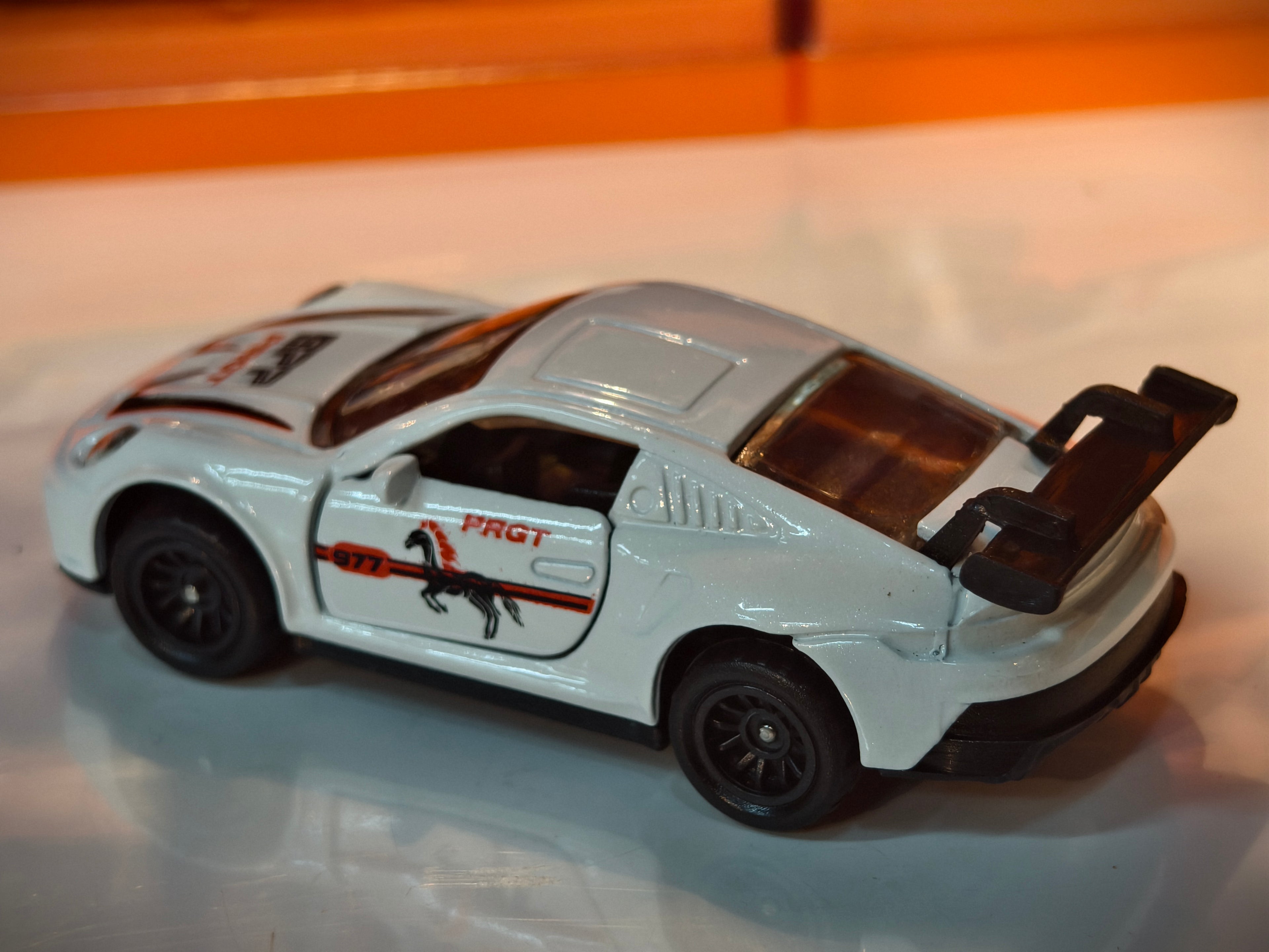 PORSCHE 911 GT3 RS 1:64 Door openable and Suspension working