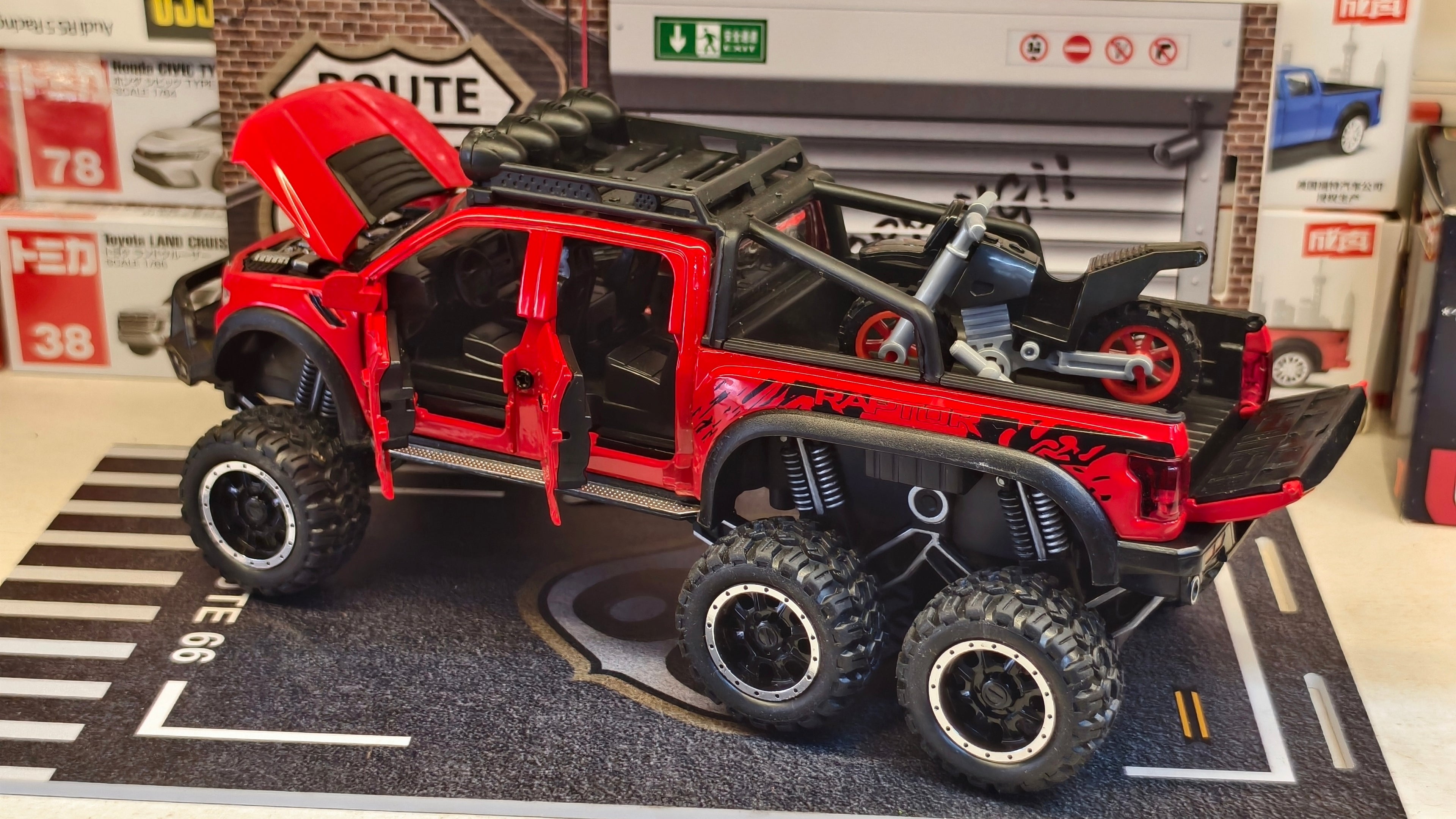 Ford Raptor 1:28 Scale with Detachable Bike