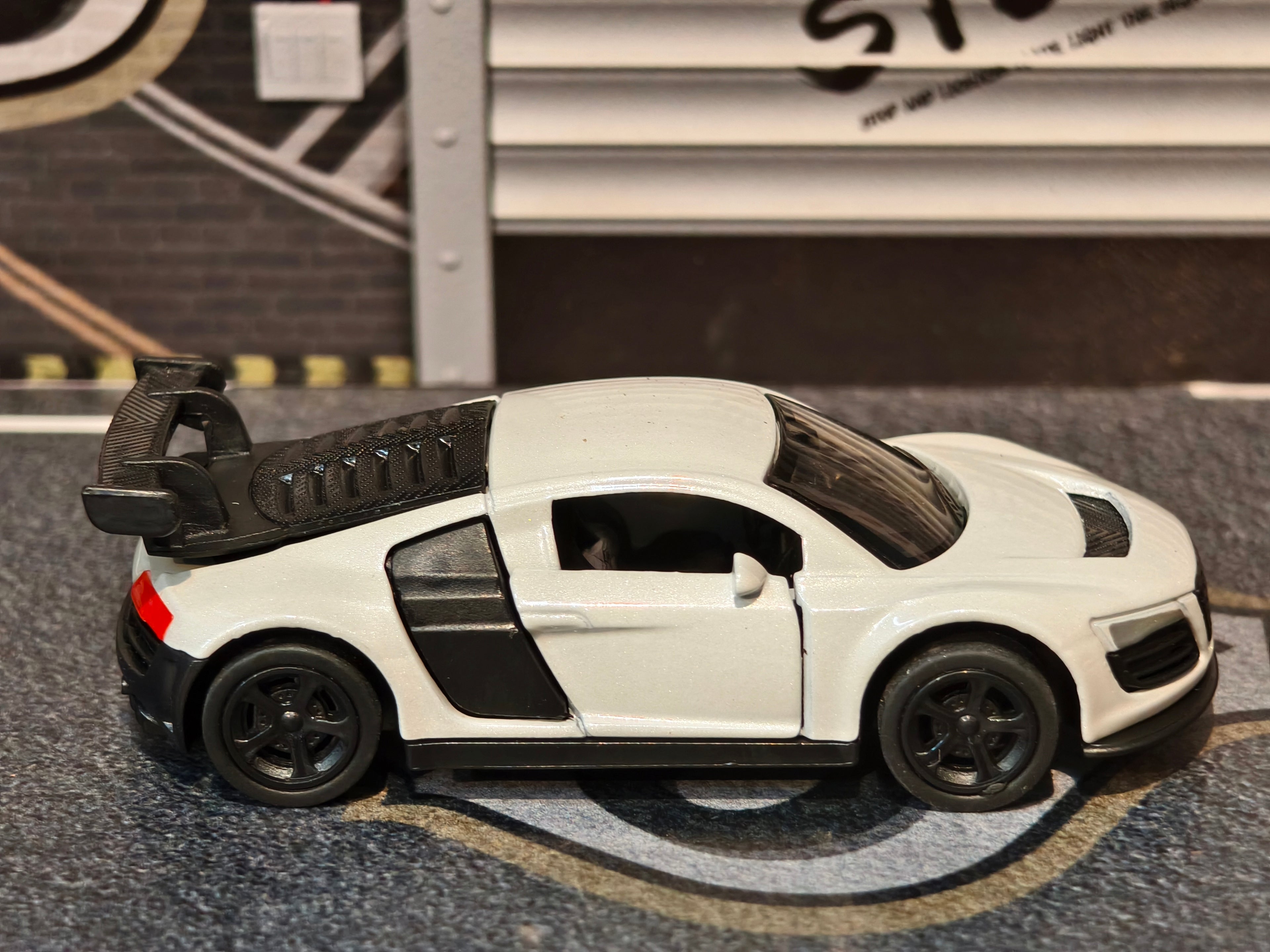 Audi R8 1:64 Scale Premium Detailing