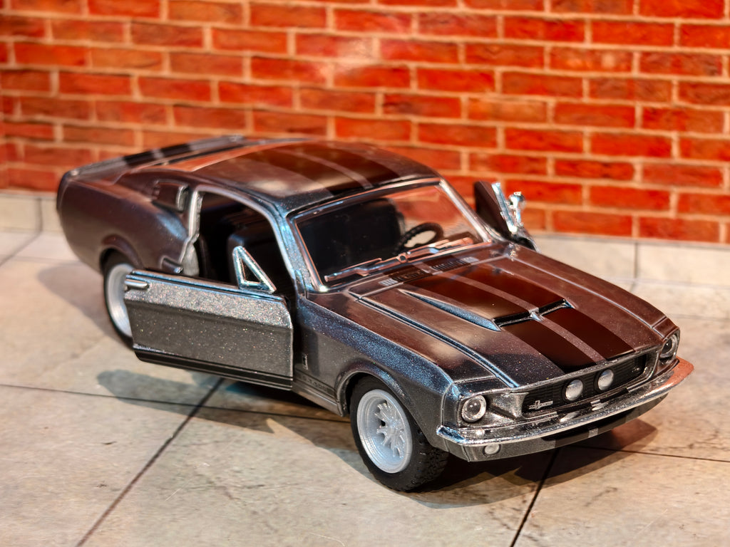 Kinsmart Official Licensed 1967 Shelby GT-500 1:38 Scale
