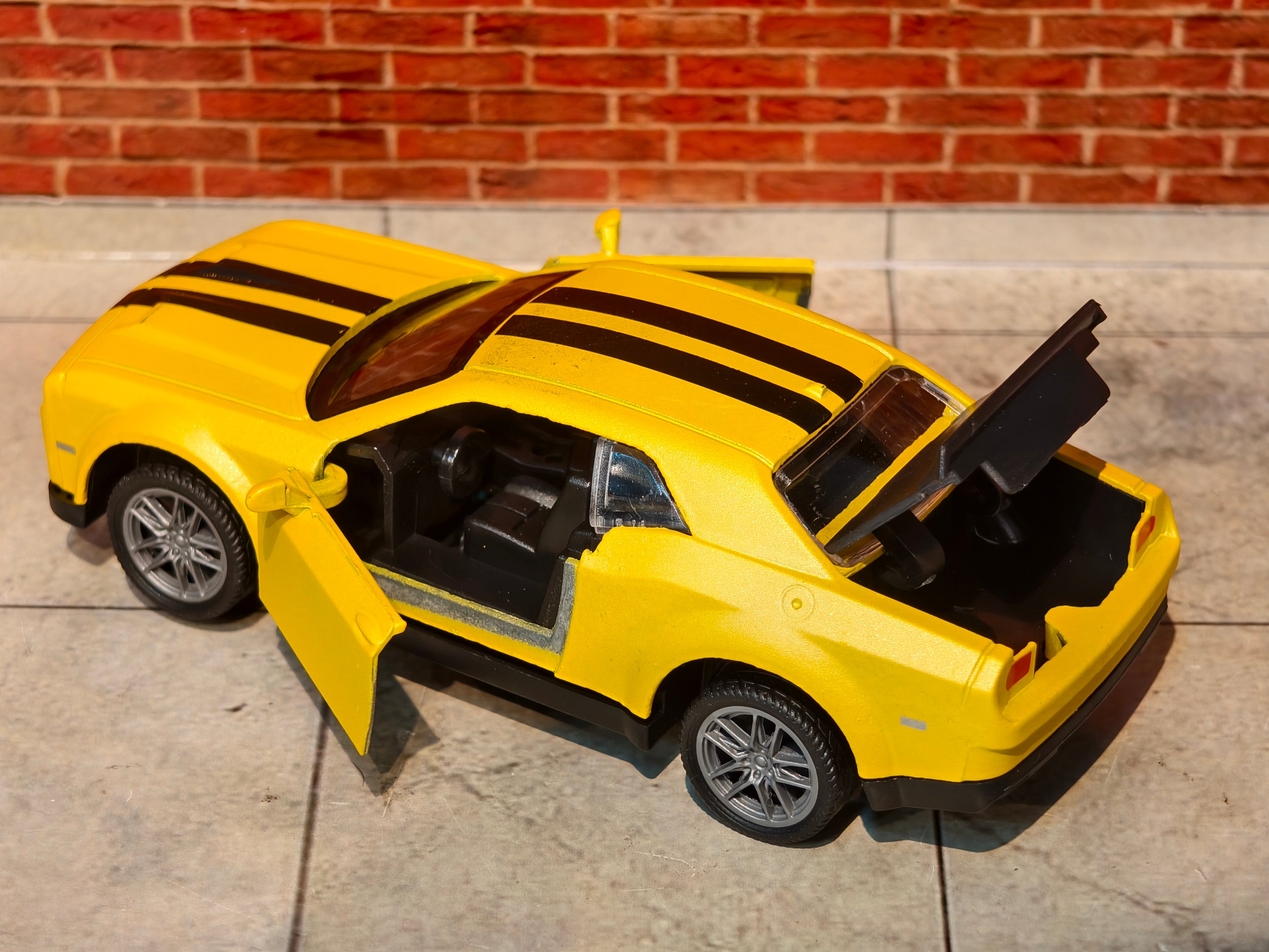 Dodge Challenger SRT 1:36 Scale