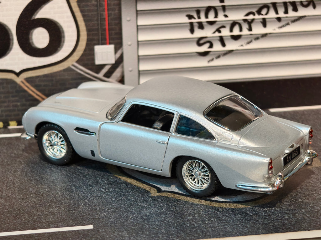 Kinsmart Official Licensed Aston Martin DB5 1:38 Scale Classic Car