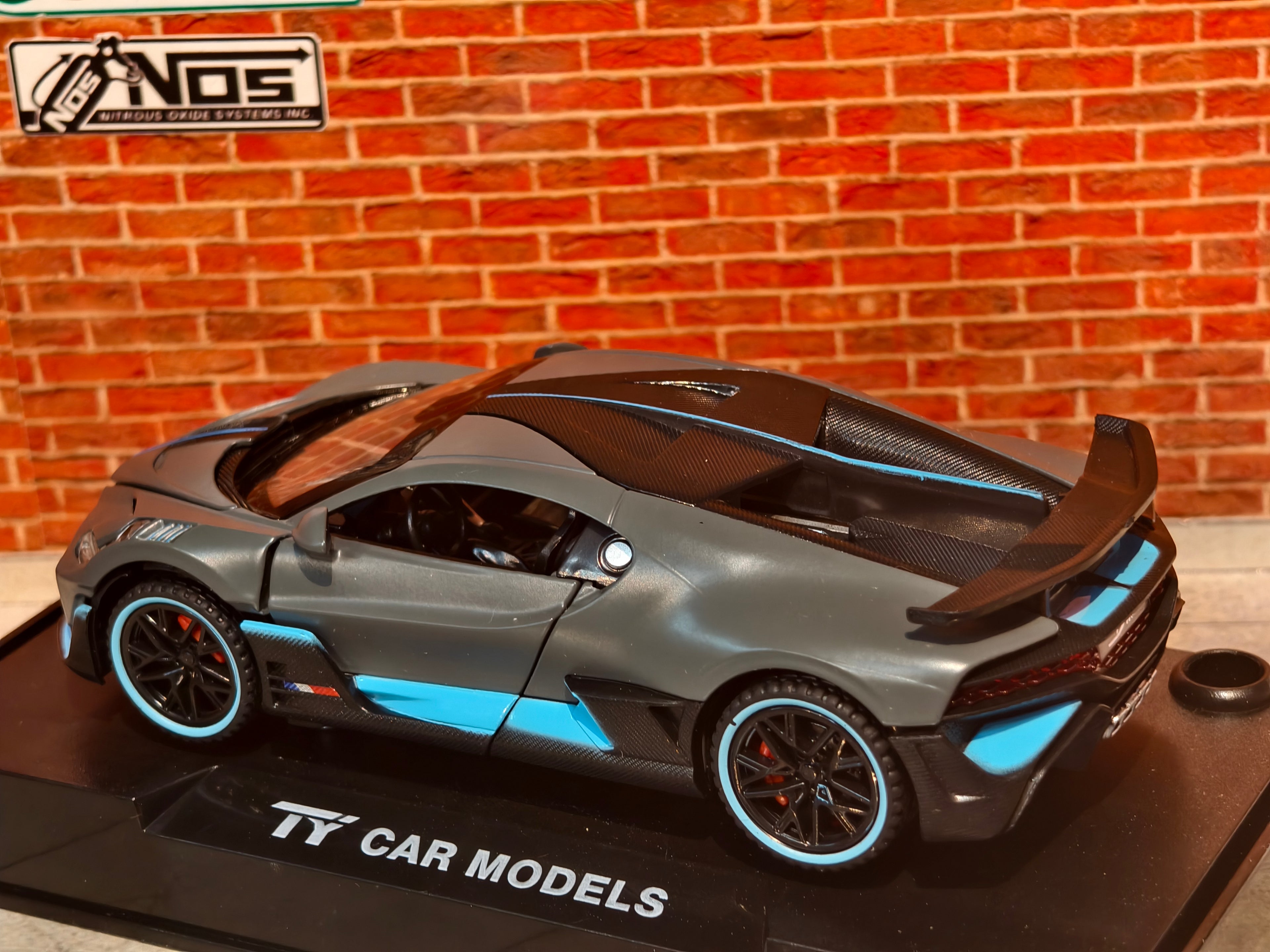 Bugatti Divo 1:32 Scale
