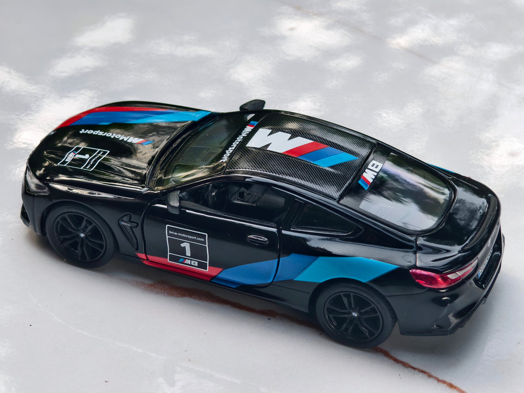 Kinsmart BMW M8 Competition Coupe 1:38
