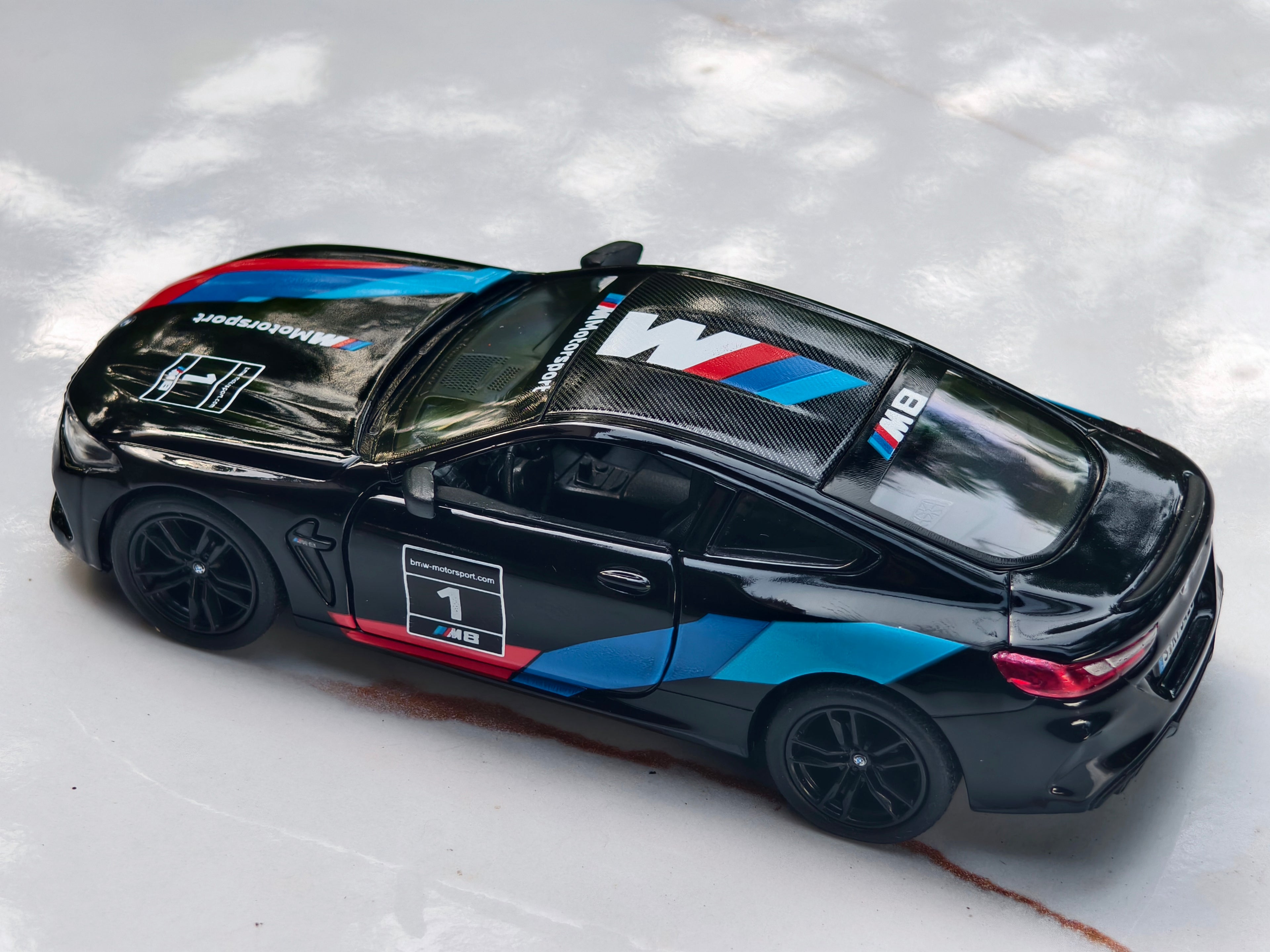 Kinsmart BMW M8 Competition Coupe 1:38