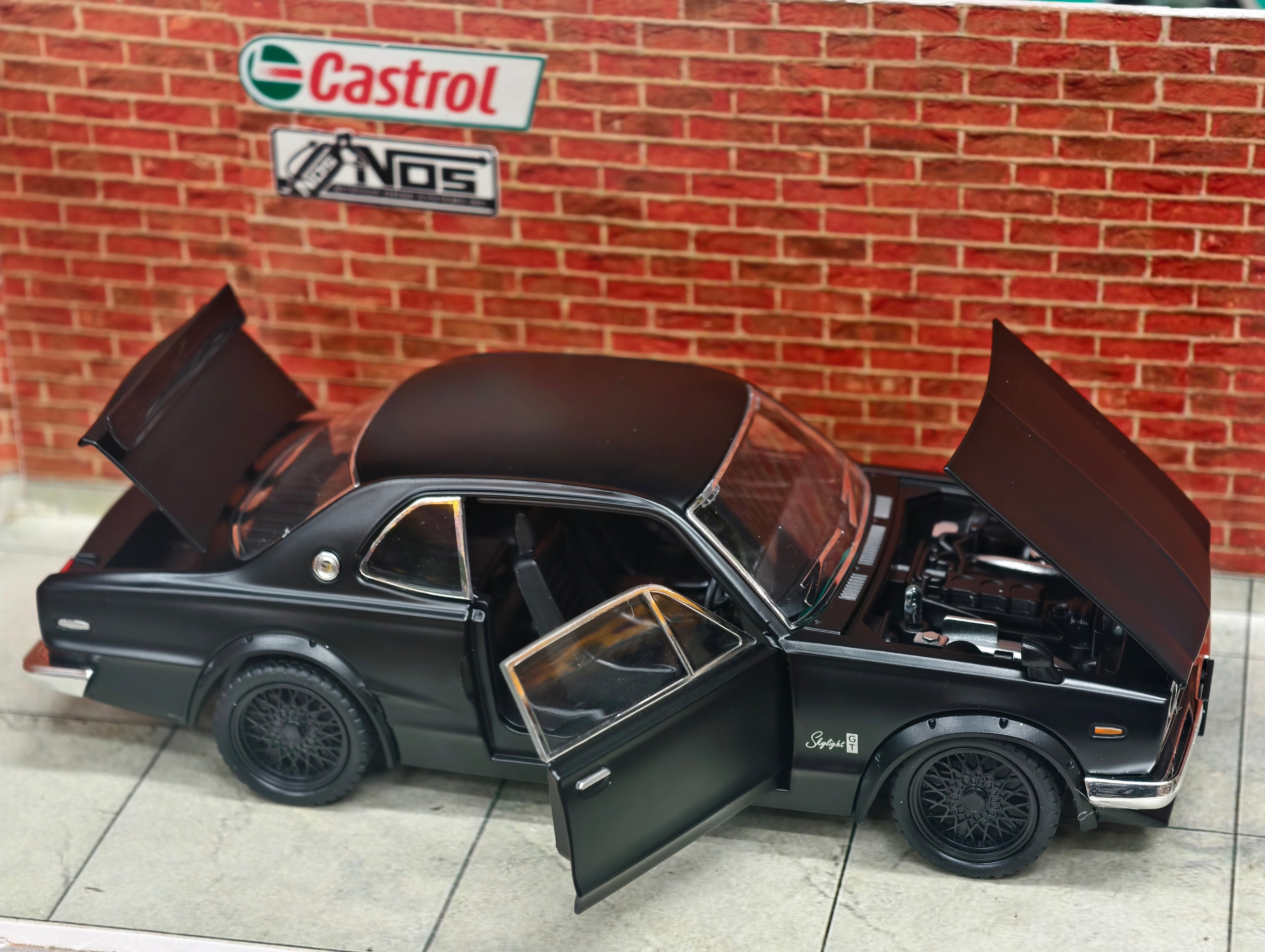 Nissan Skyline GT-R 1969 Model 1:22 Scale Premium Detailing