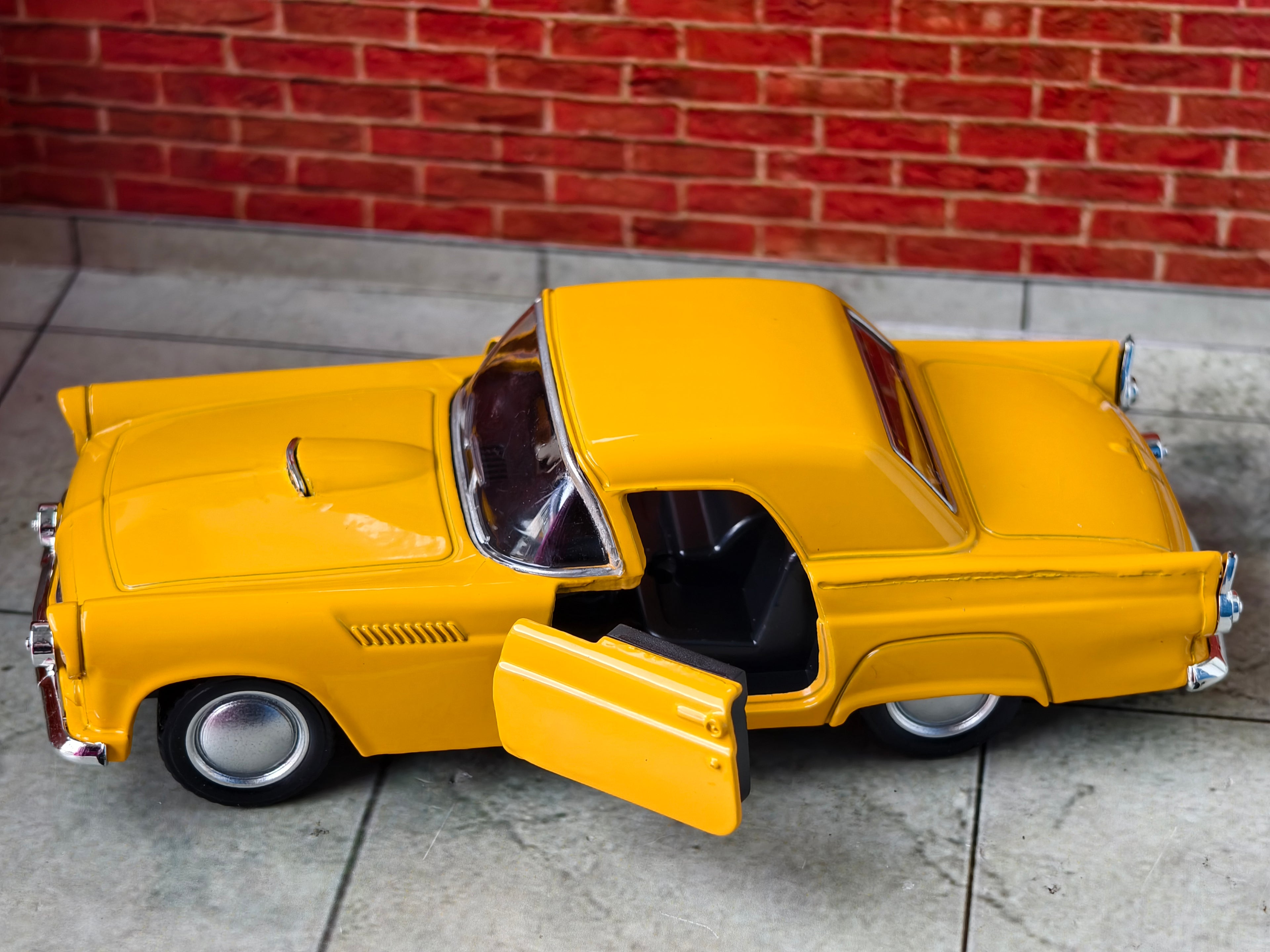 Ford Thunderbird 1955 1:32 Scale