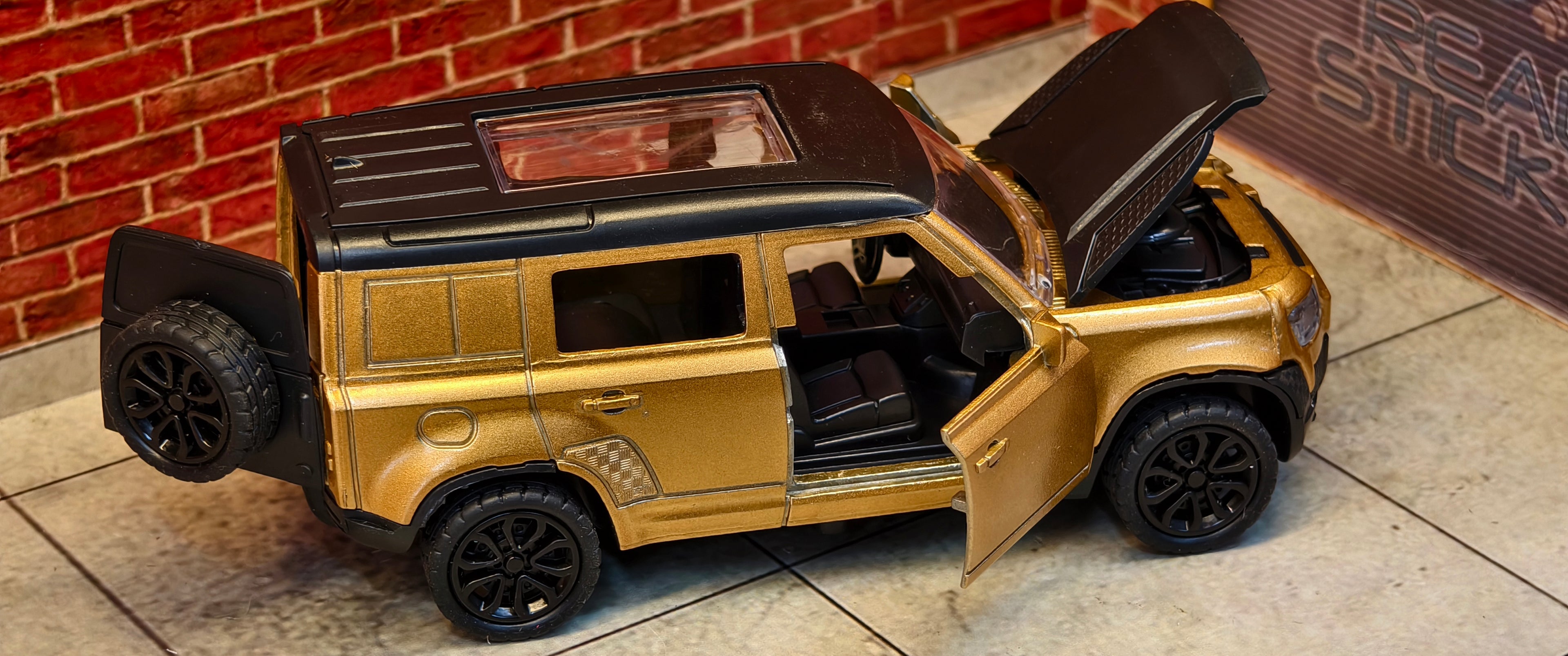 Defender 1:36  4 Door openable
