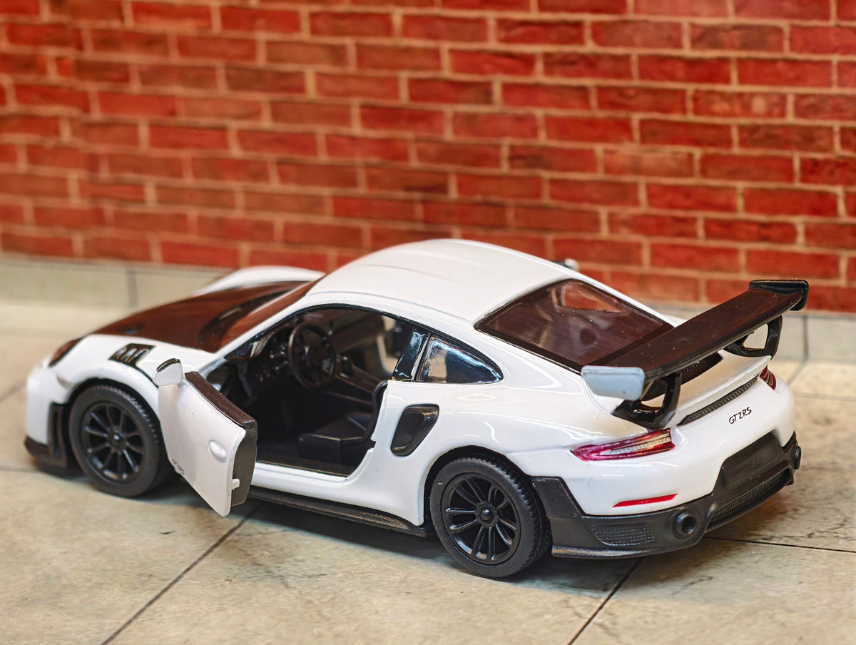 Kinsmart Official Licensed Porsche 911 GT2 RS 1:36 Scale