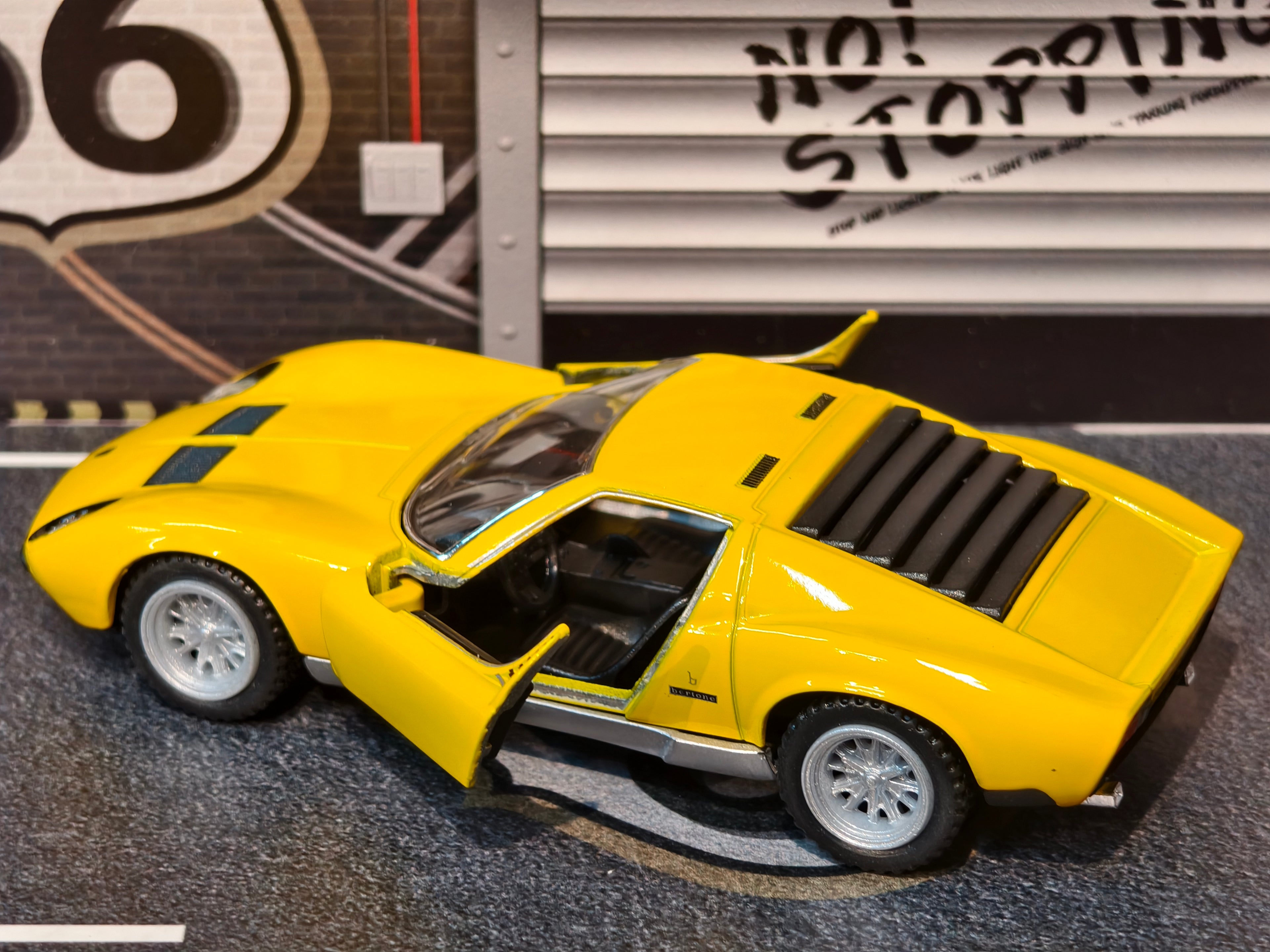 KINSMART OFFICIAL LICENSED 1971 Lamborghini Miura P400 SV KT5390 1:34 Scale