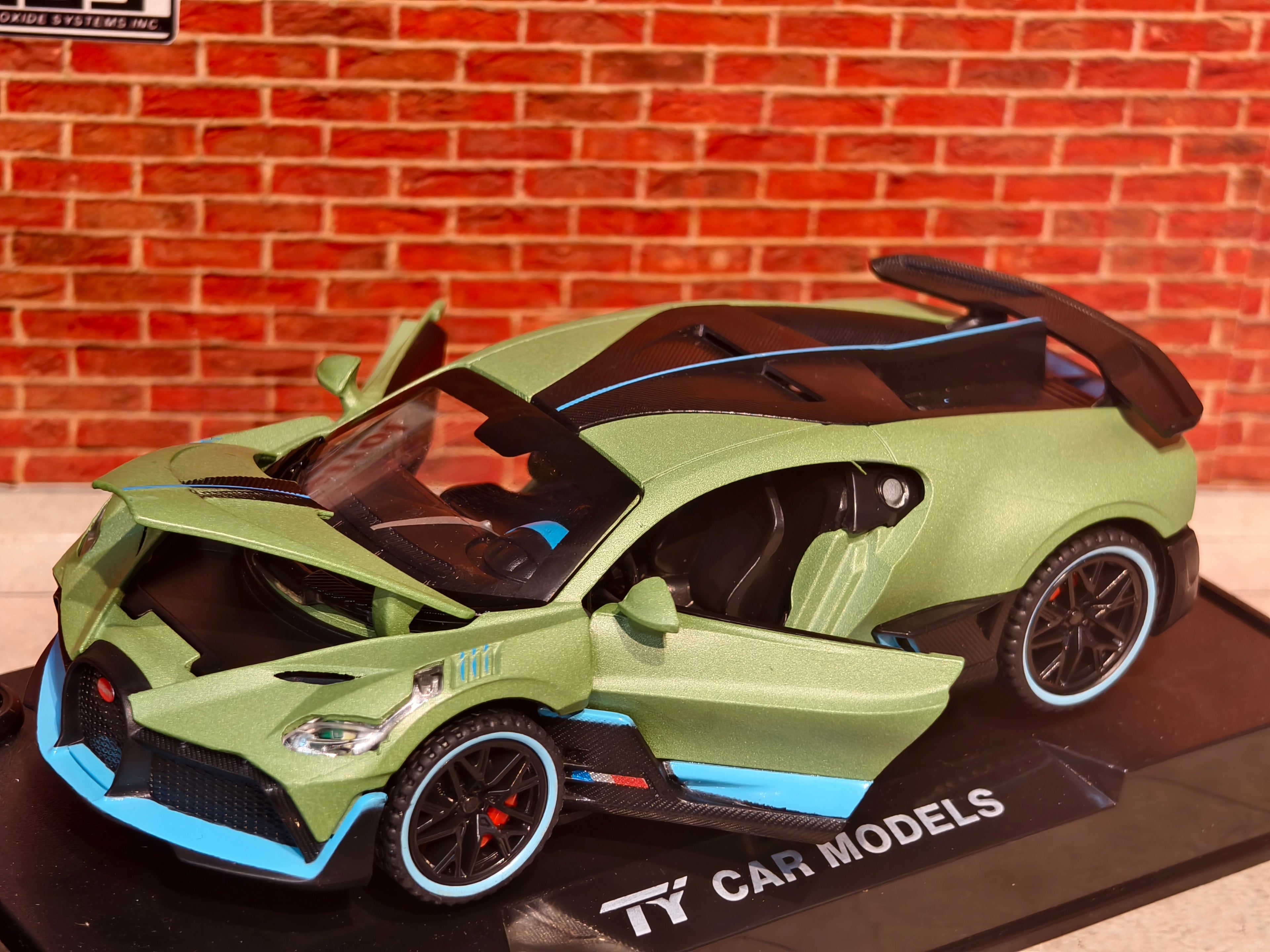 Bugatti Divo 1:32 Scale
