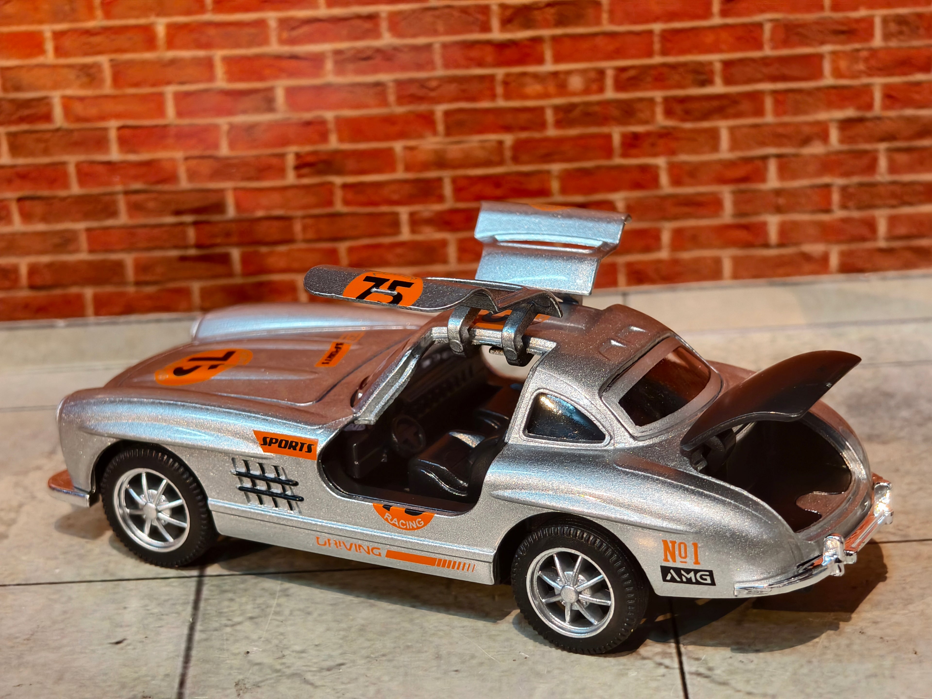 Mercedes Gullwing SL300 1:36 Scale Rally Edition