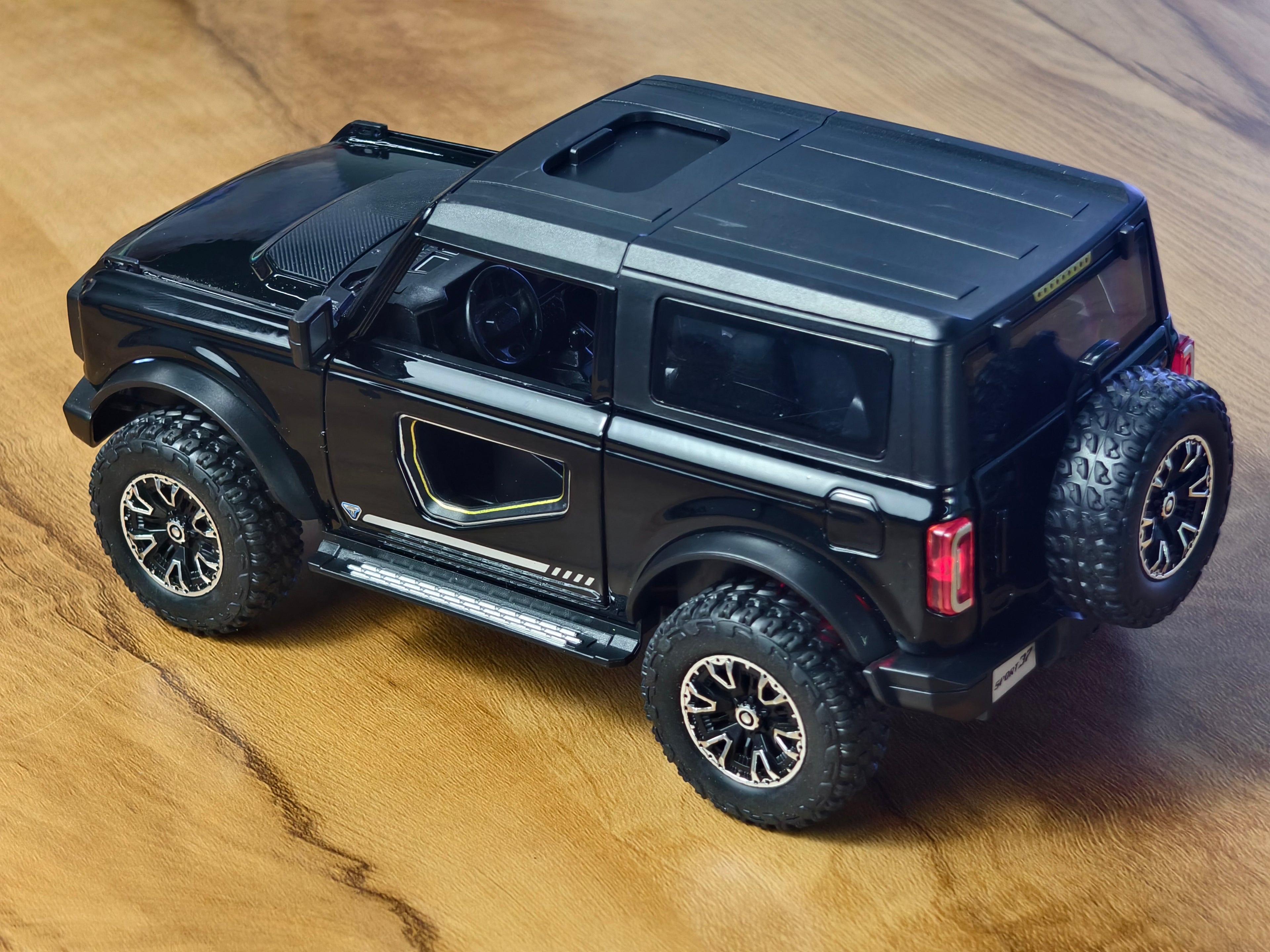 Ford Bronco 1:24 Scale Premium Detailing