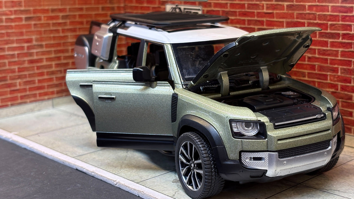 QY Official Licensed Land Rover Defender 110 1:24 Scale Premium Detailing