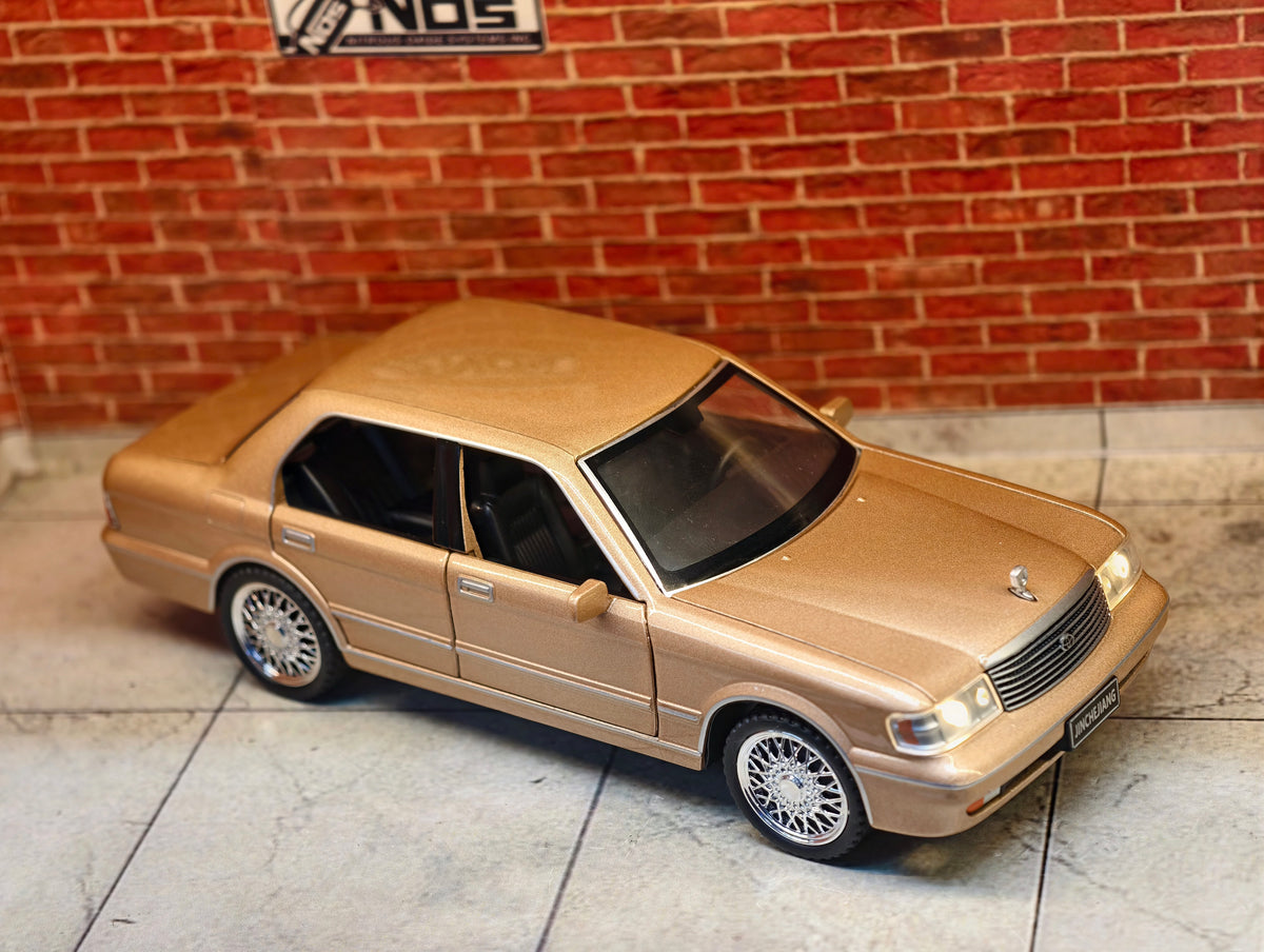 Toyota Crown VIP Edition (1:32 Scale)