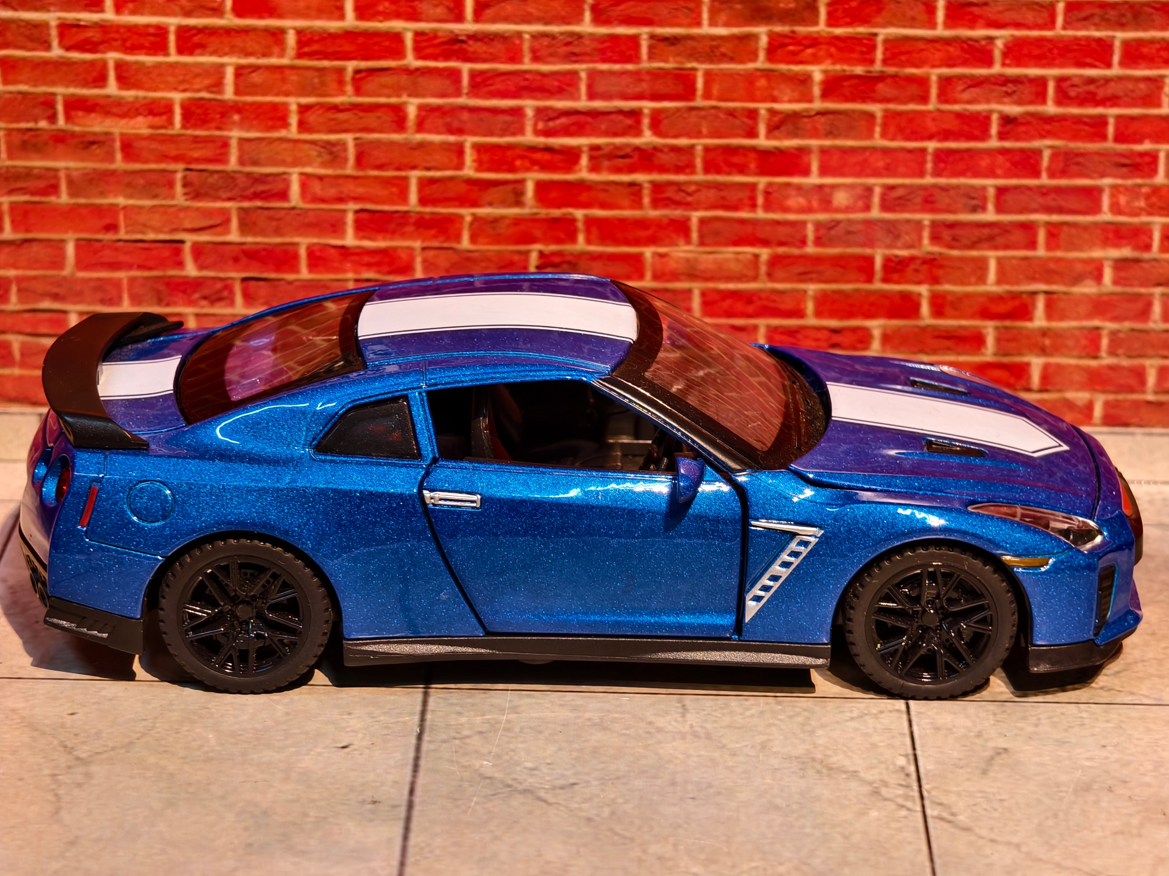 Nissan GTR 1:32 Scale