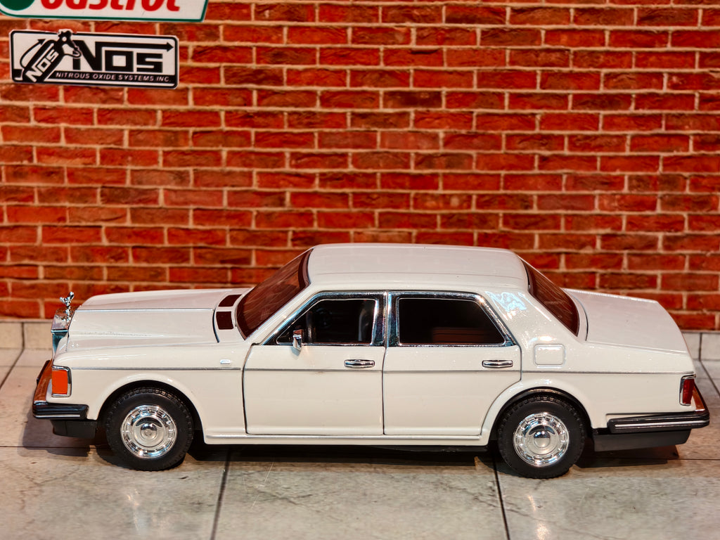 Classic Rolls Royce Silver Spur 1:32 Scale Premium Detailing