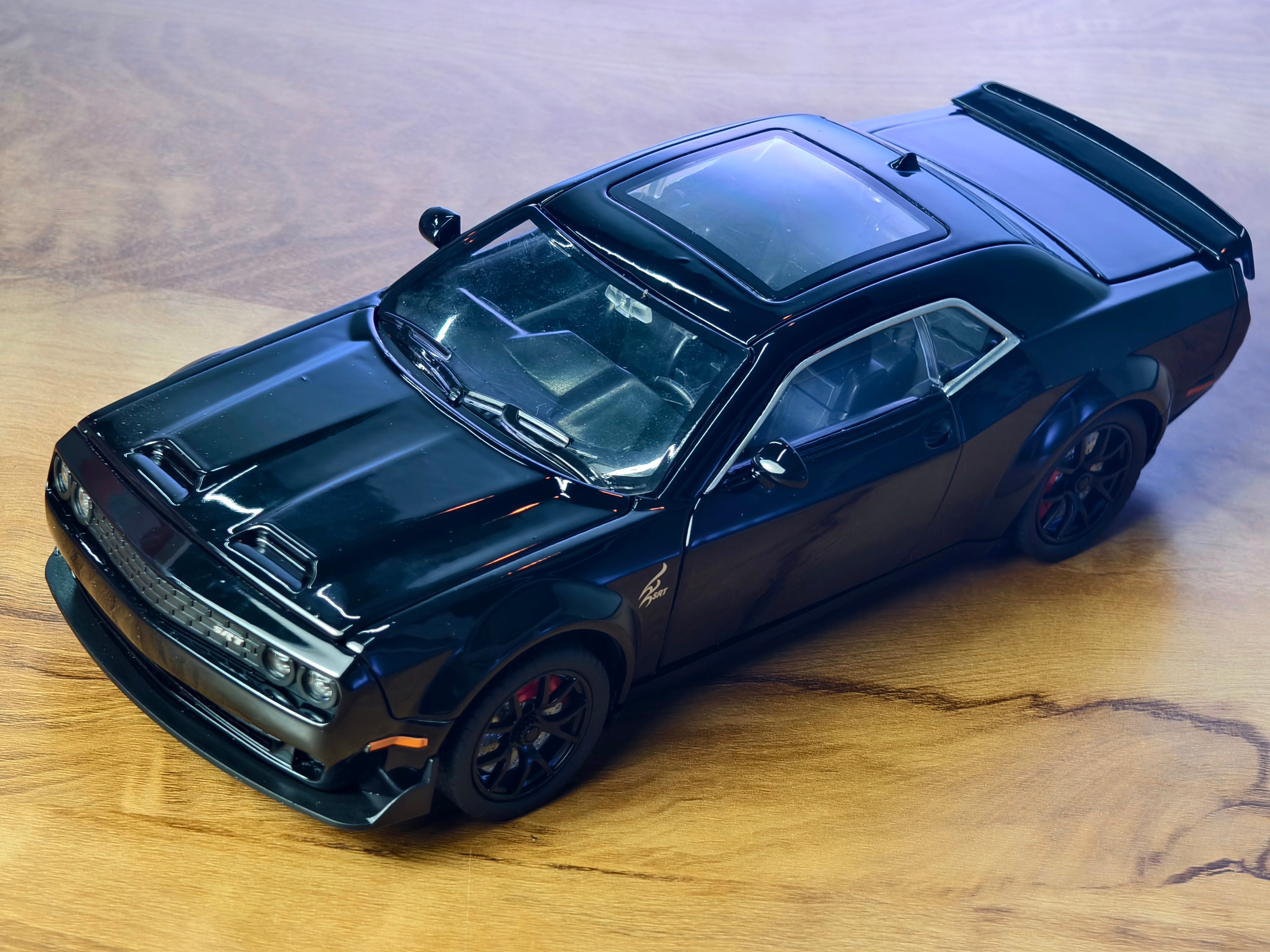 Dodge Challenger SRT 1:24 Scale