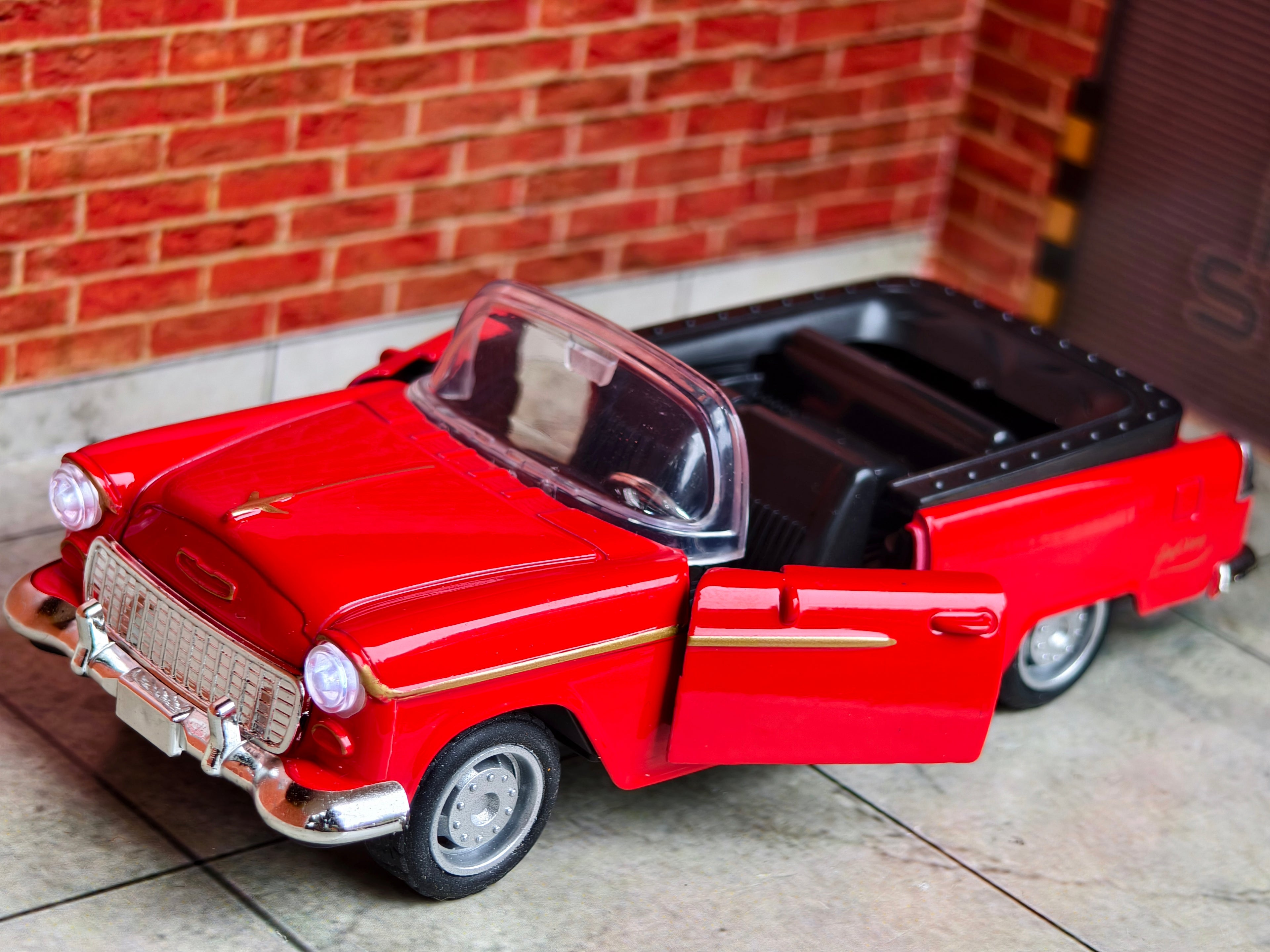 1955 Chevrolet Bel Air Convertible 1:32 Scale Premium Detailing with Light and Sound Box Piece