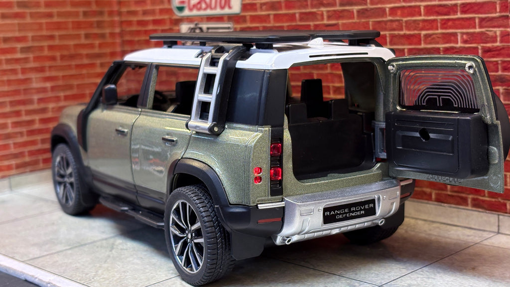 QY Official Licensed Land Rover Defender 110 1:24 Scale Premium Detailing