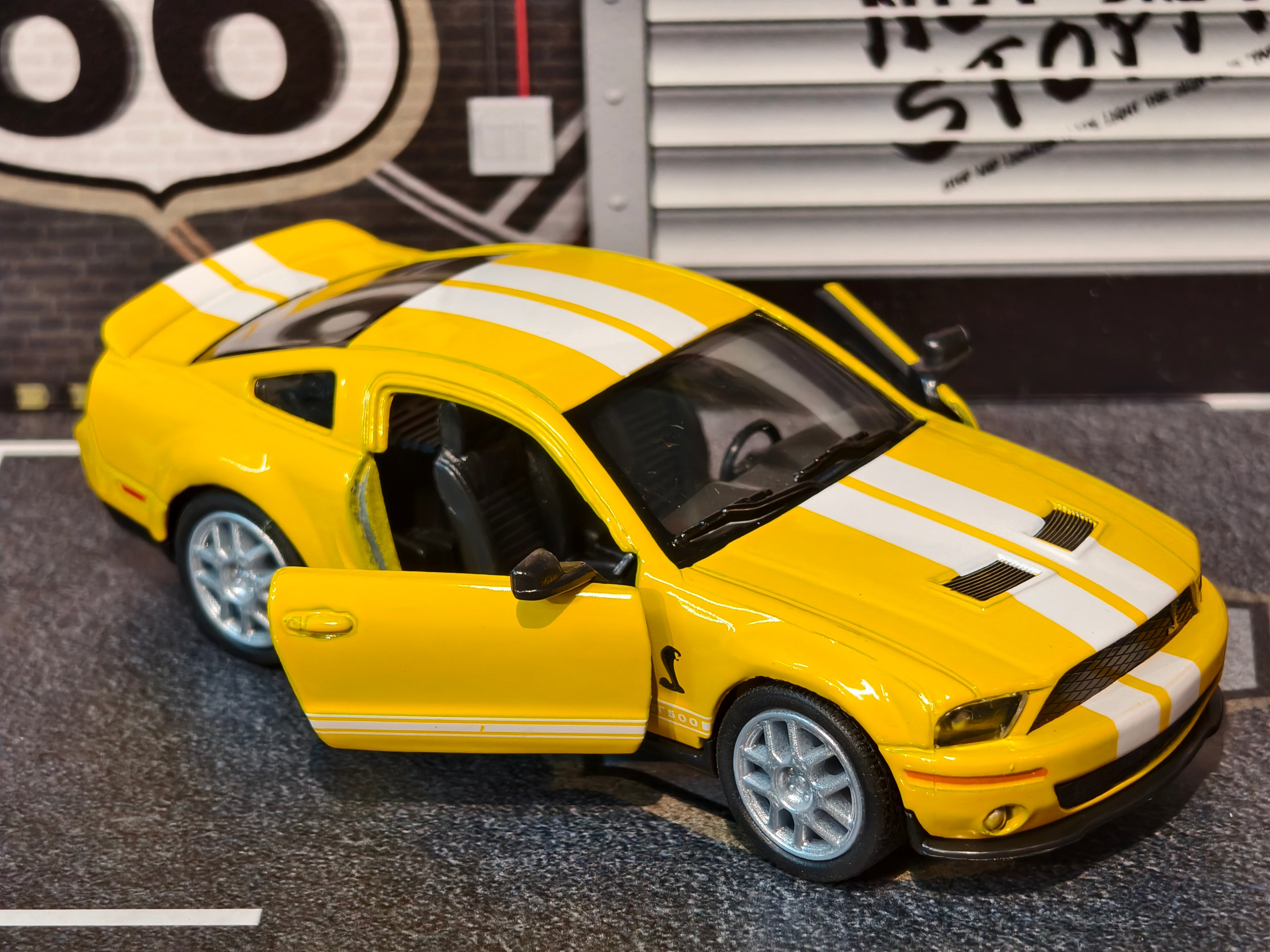 Kinsmart Official Licensed 2007 Shelby GT500 1:38 Scale