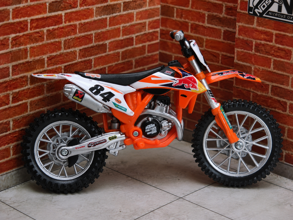 Burrago Official Licensed KTM 450 SX-F Factory Edition 2018  1:18 Scale