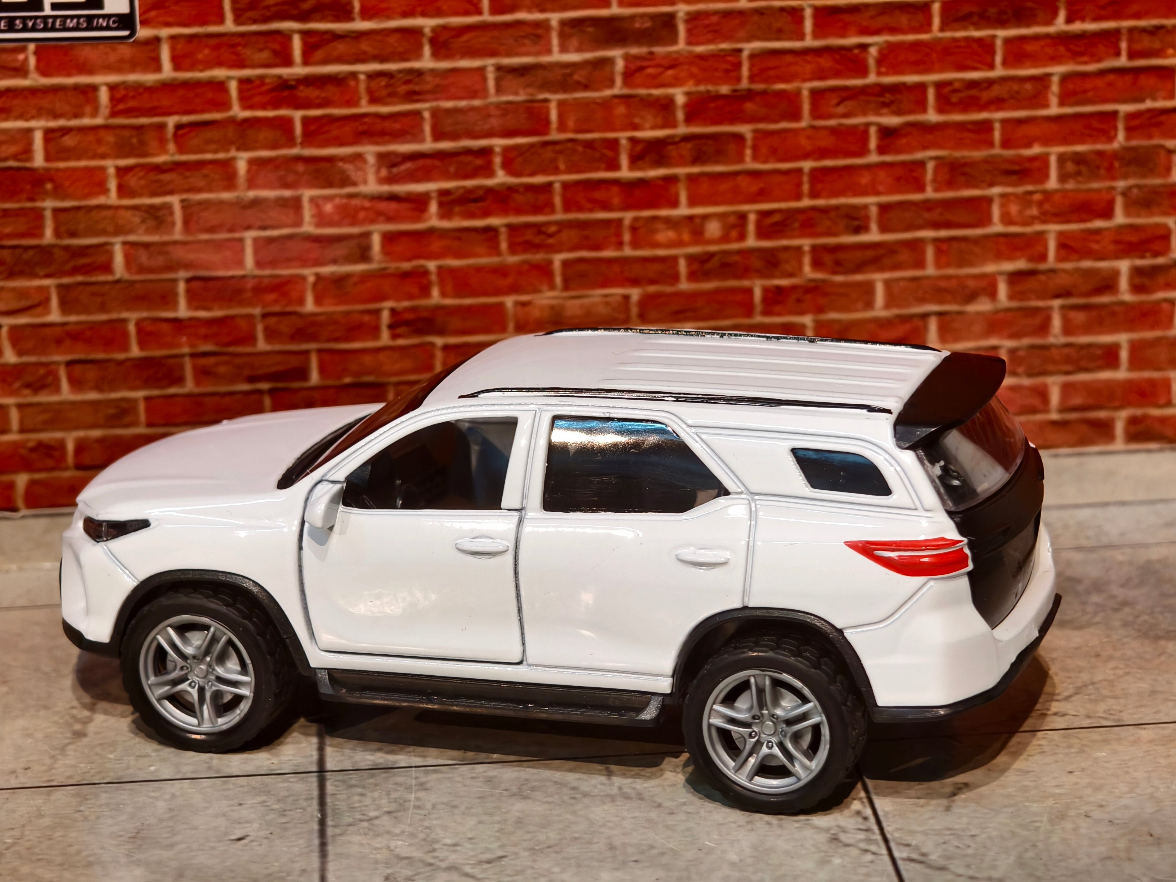 Fortuner 1:36 Scale 3 Door Openable with Light & Sound