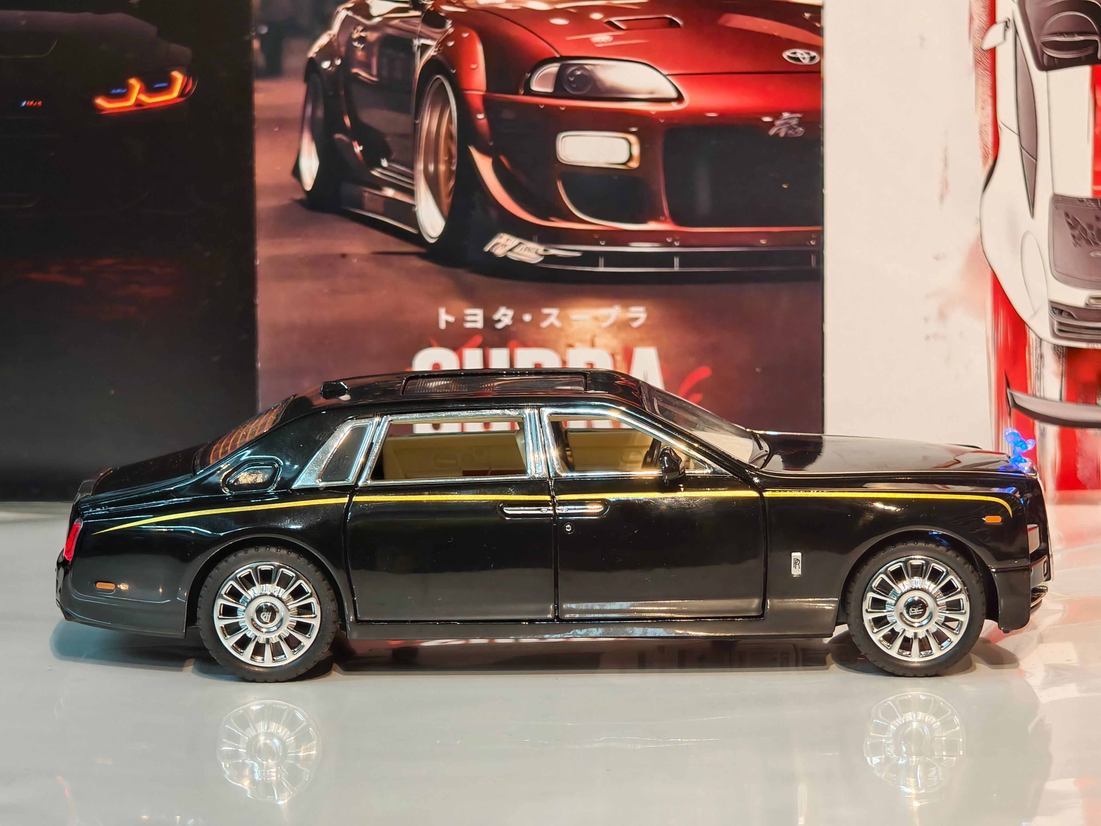 Rolls Royce Phantom VIII 1:24 Scale Premium Detailing