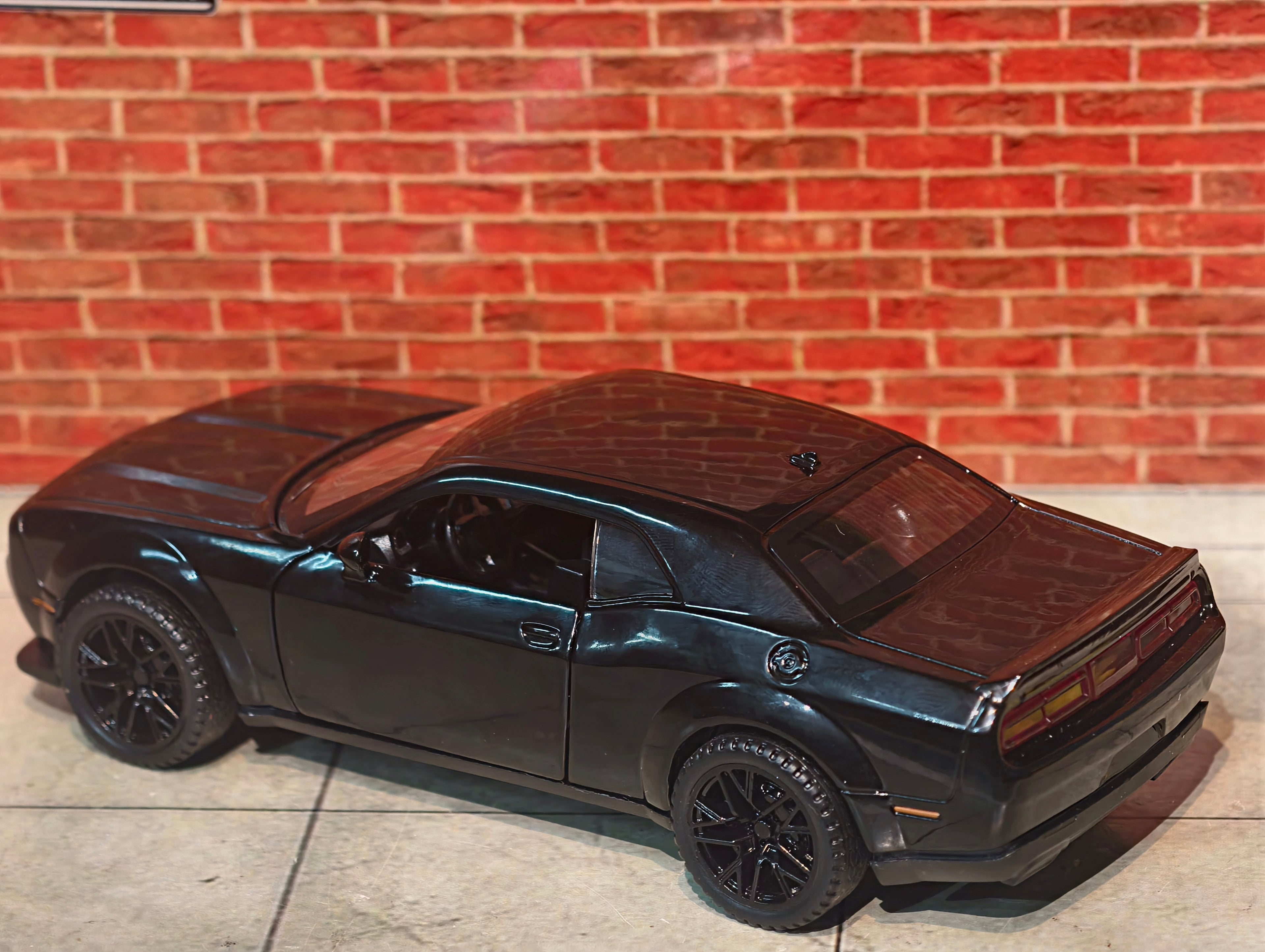 Dodge Challenger 1:32 Box Piece