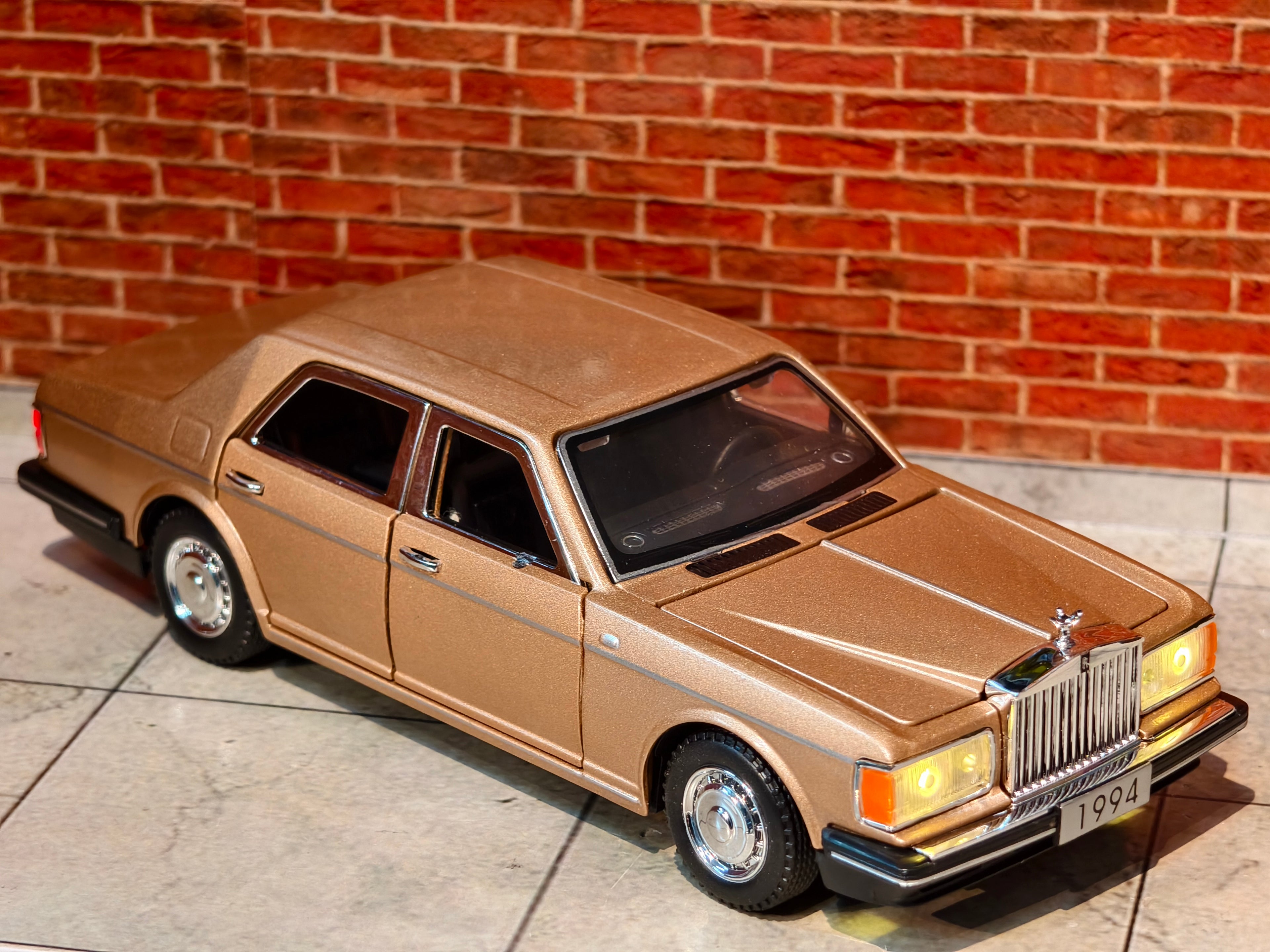 Classic Rolls Royce Silver Spur 1:32 Scale Premium Detailing