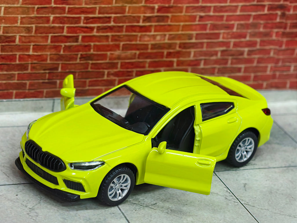 BMW M8 1:32 Scale Premium Detailing