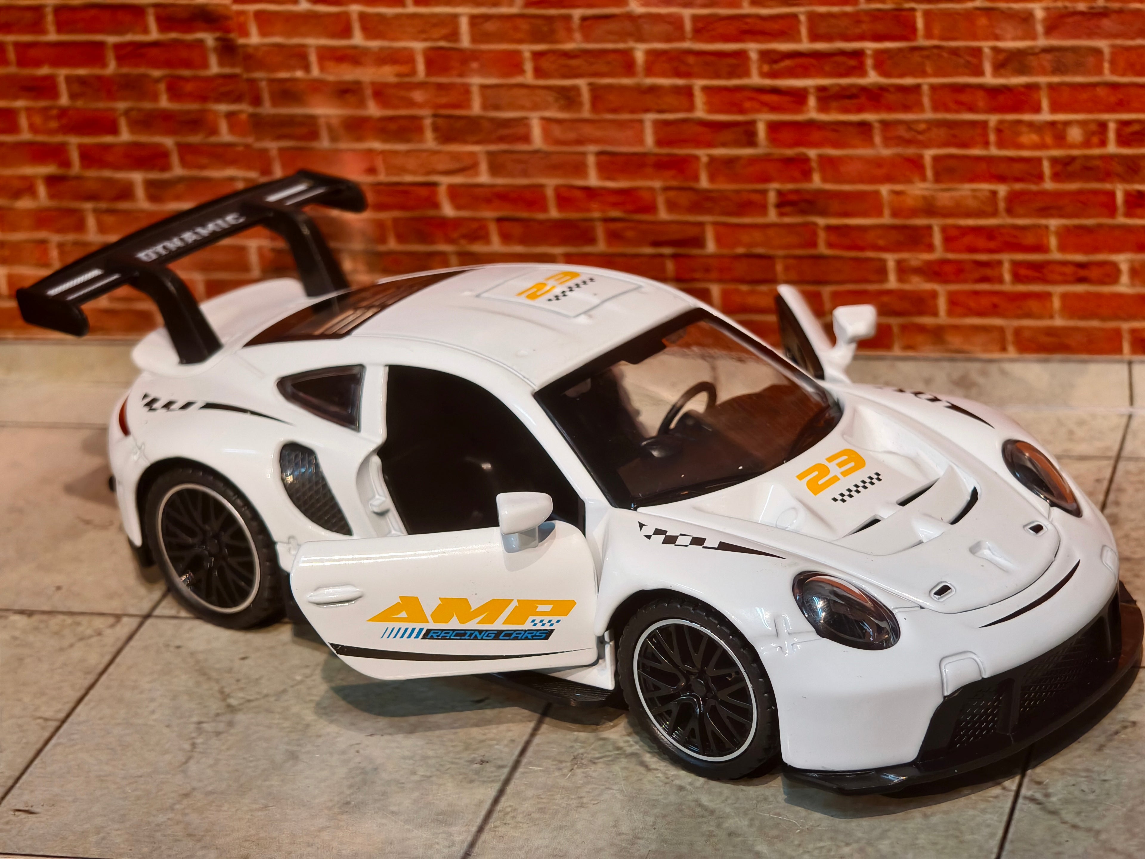 Porsche 911 GT3 RS 1:32 Scale Premium Detailing