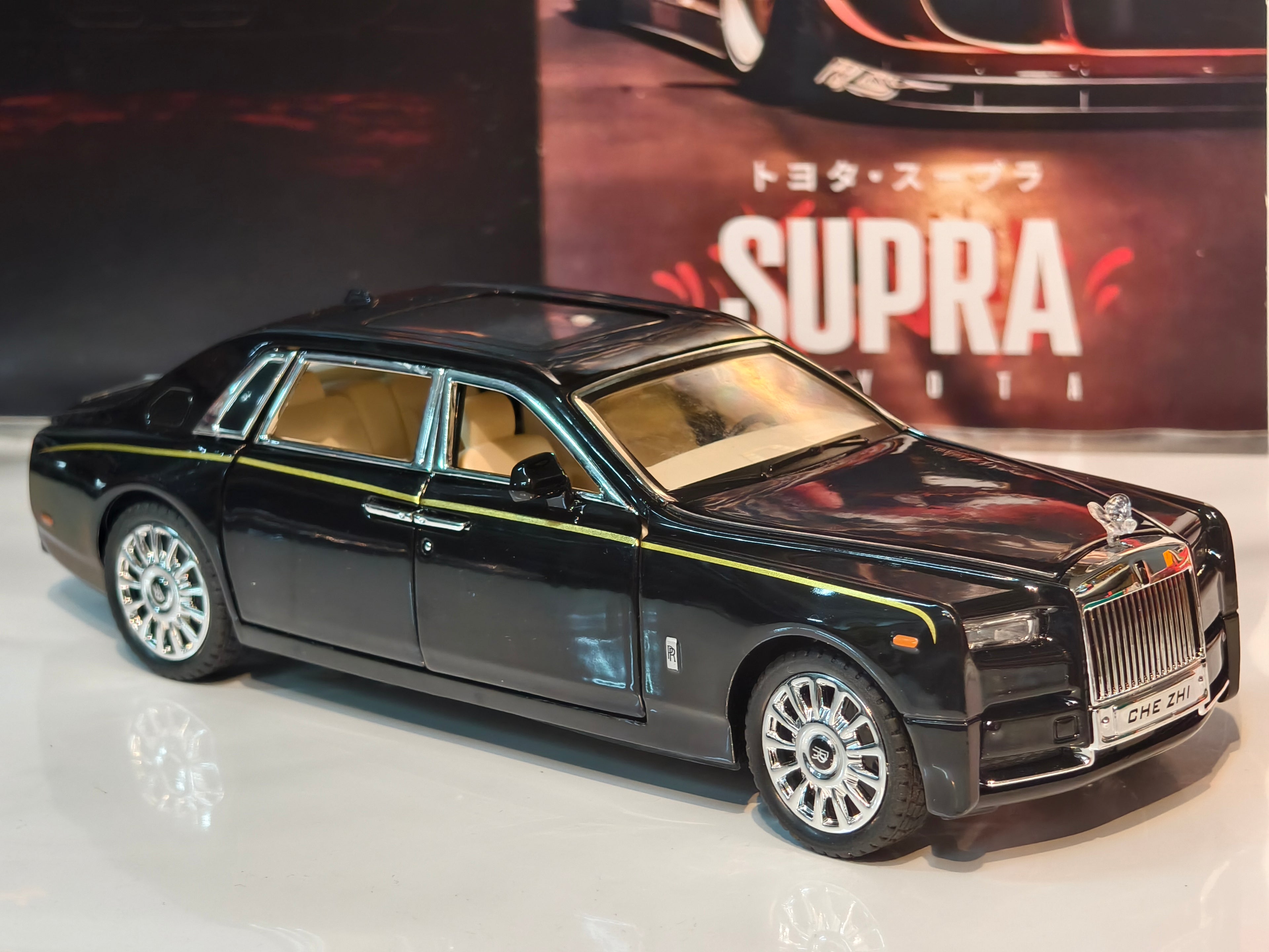 Rolls Royce Phantom VIII 1:24 Scale Premium Detailing