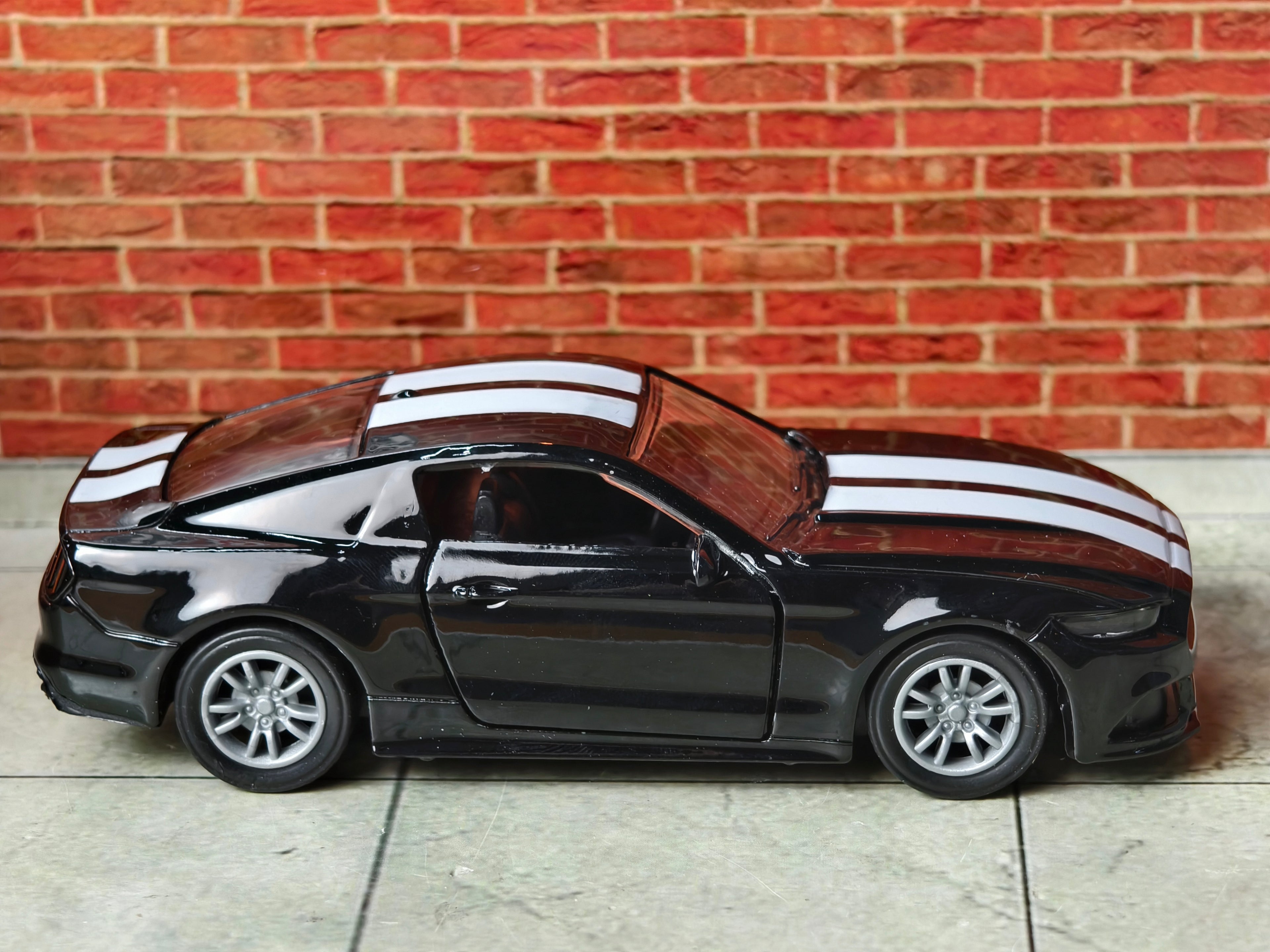 Ford Mustang S550 1:36 Scale