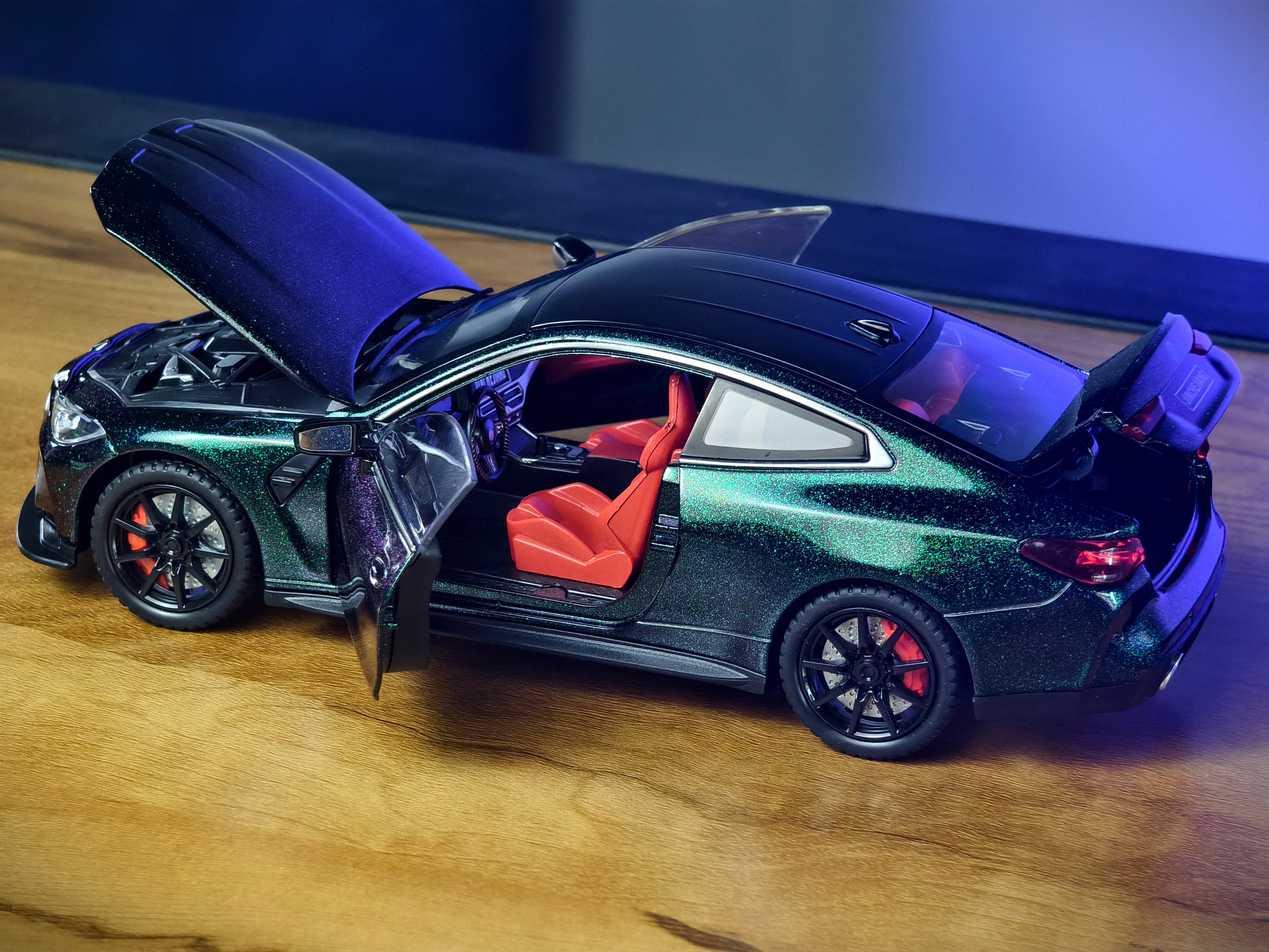 BMW M4 1:24 Scale Dual Tone Premium Detailing