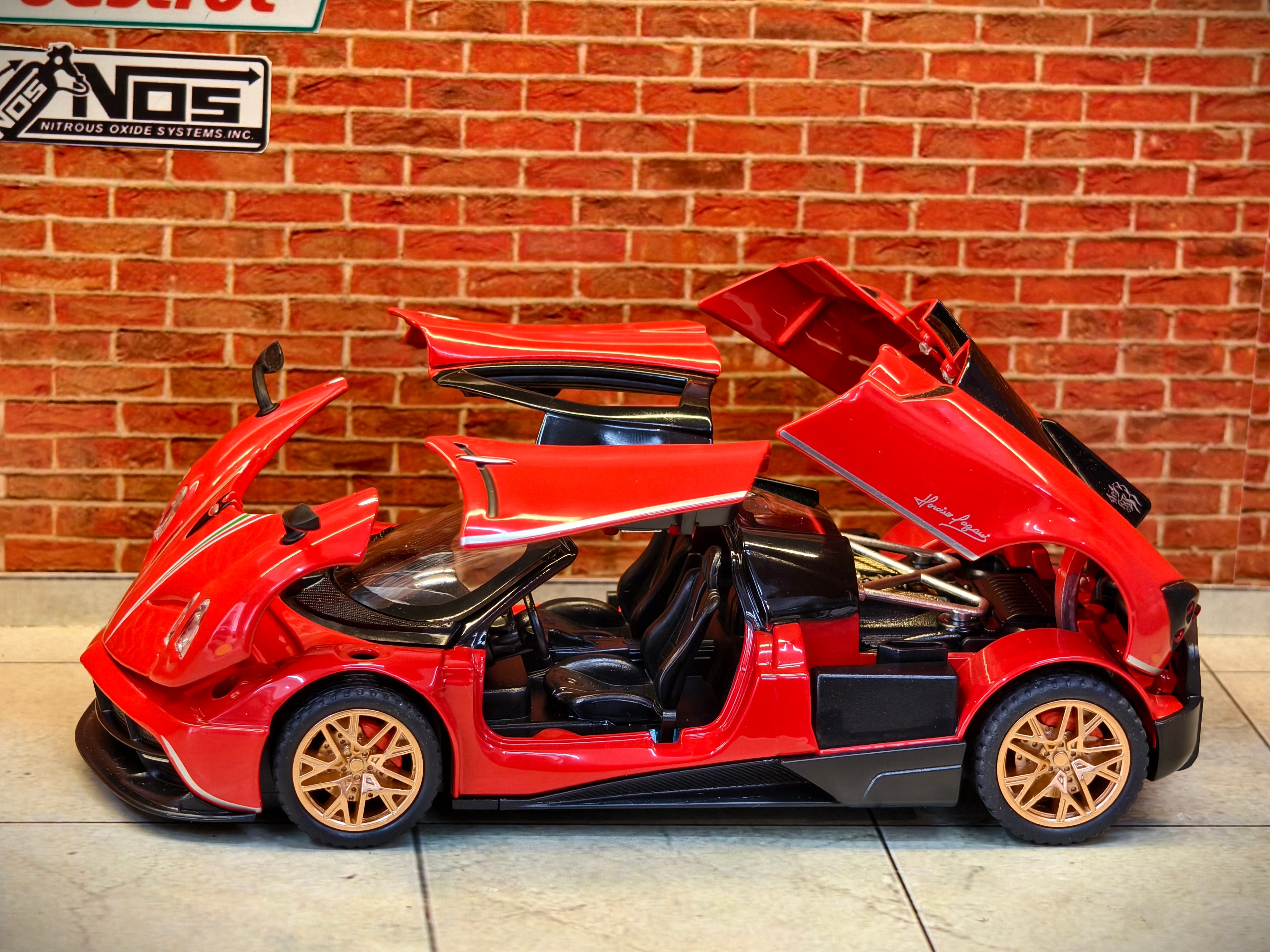 Pagani Huayra Roadster BC 1:32 Scale