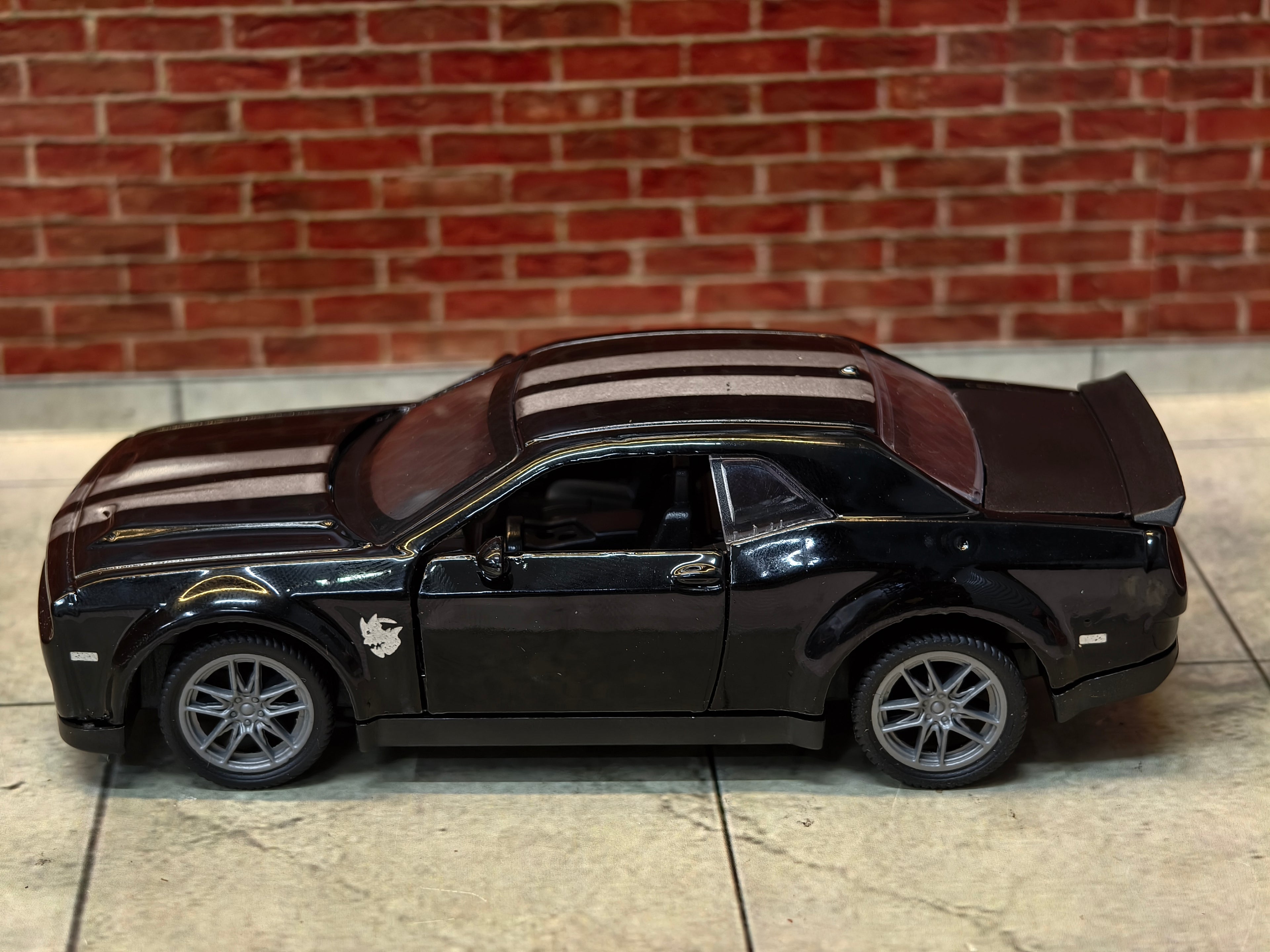 Dodge Challenger SRT 1:36 Scale