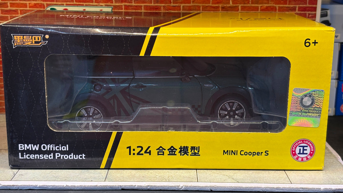 QY Official Licensed Mini Cooper S 1:24 Scale Premium Detailing