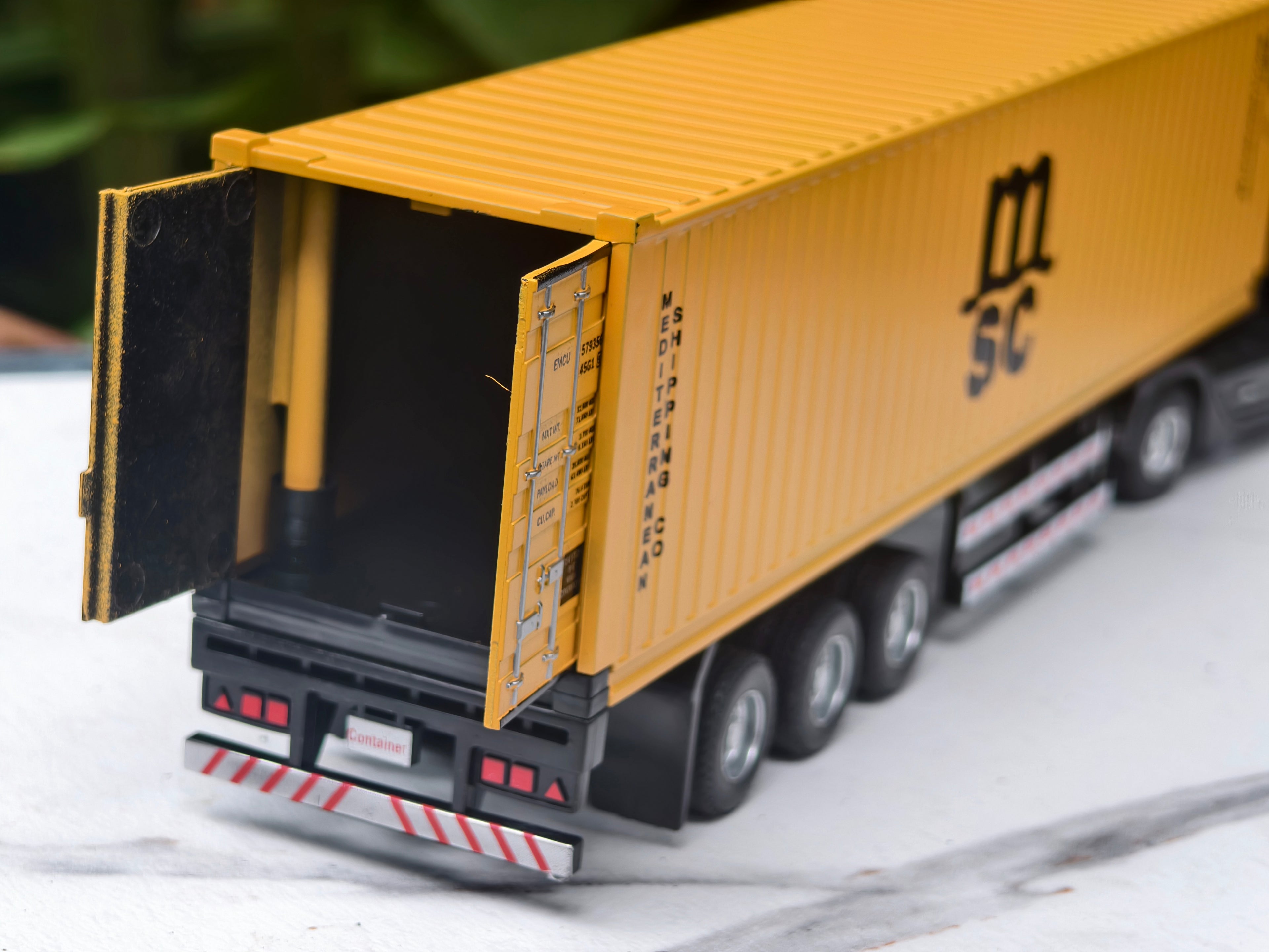 Mercedes-Benz Actros container truck (tractor-trailer) 1:50 Scale Big Size