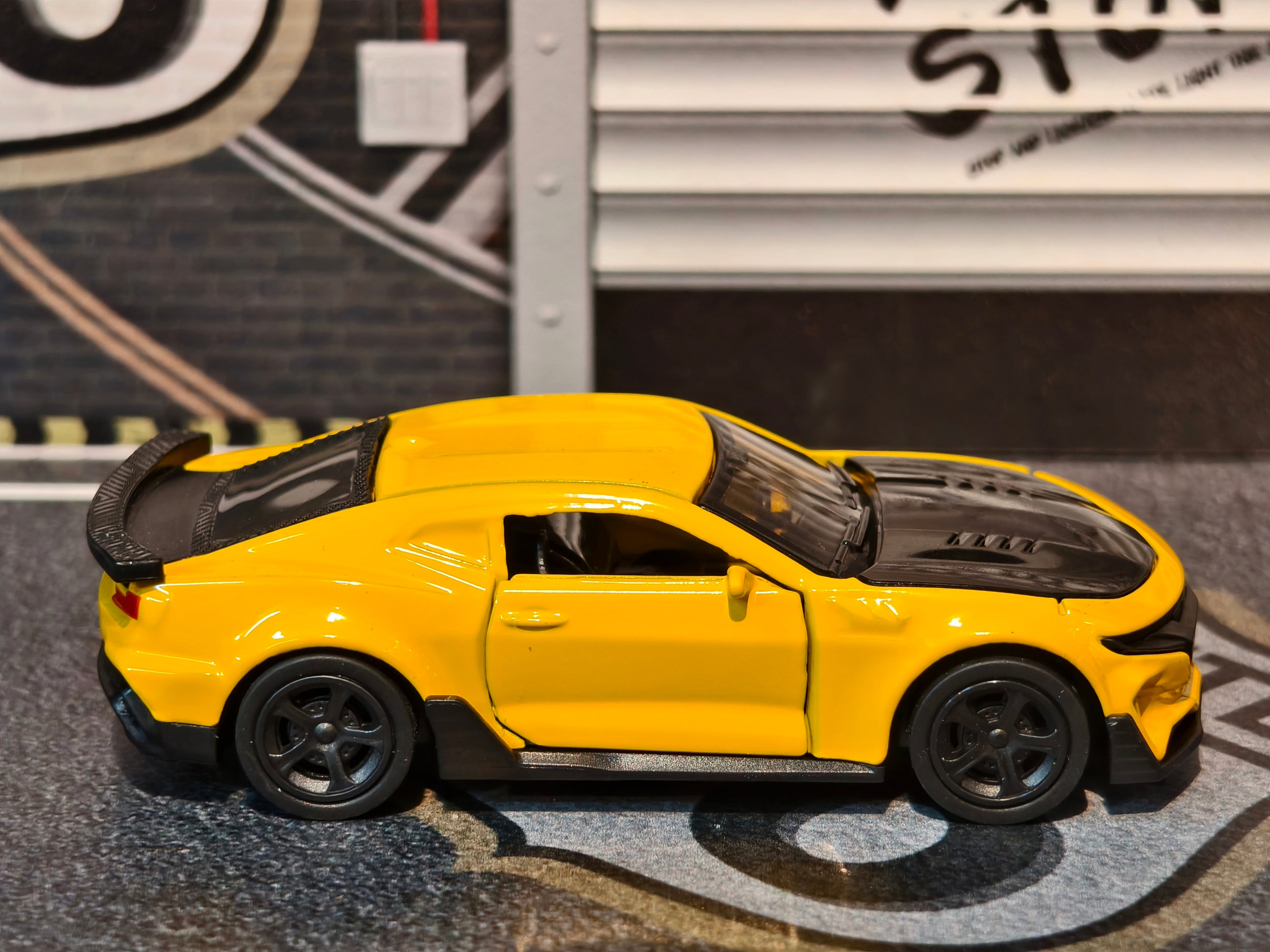 Chevrolet Camaro ZL1 1:64 Scale Premium Detailing  Bumblebee Edition