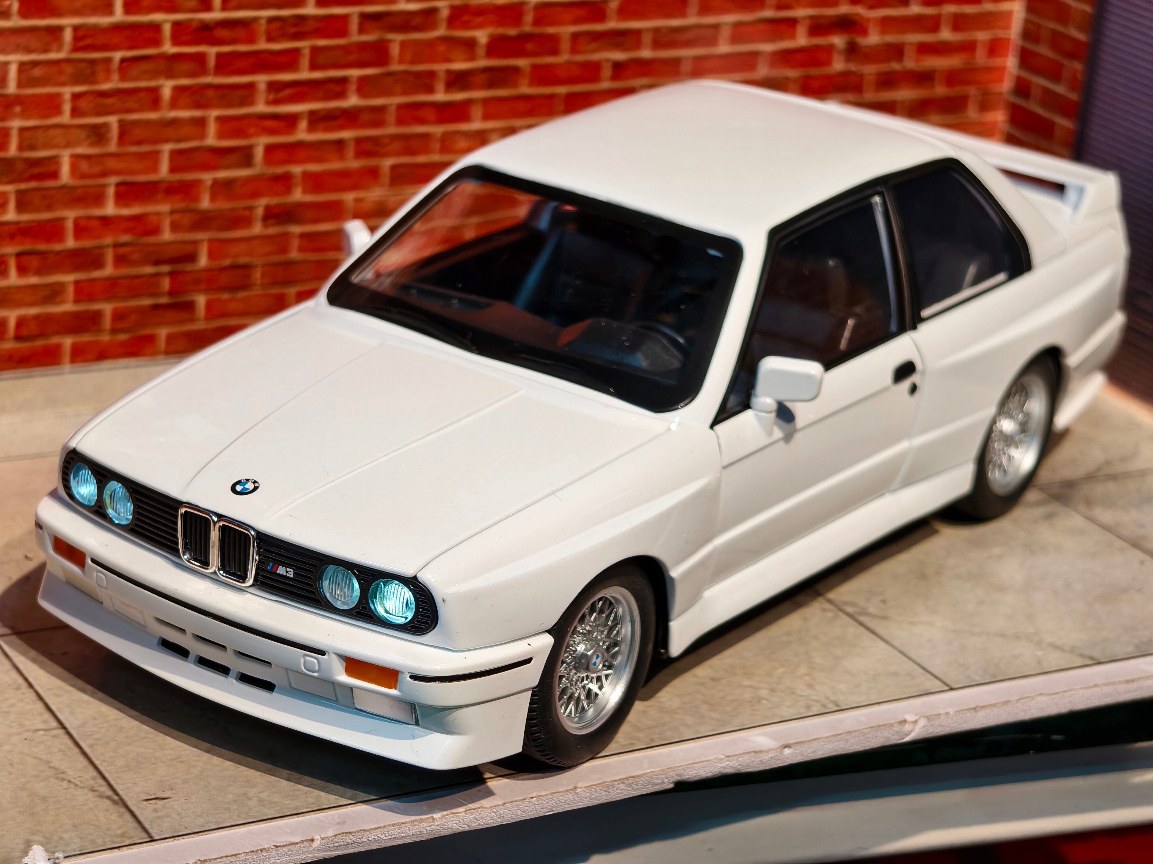 BMW E 30 Stock 1:24 Scale Premium Detailing