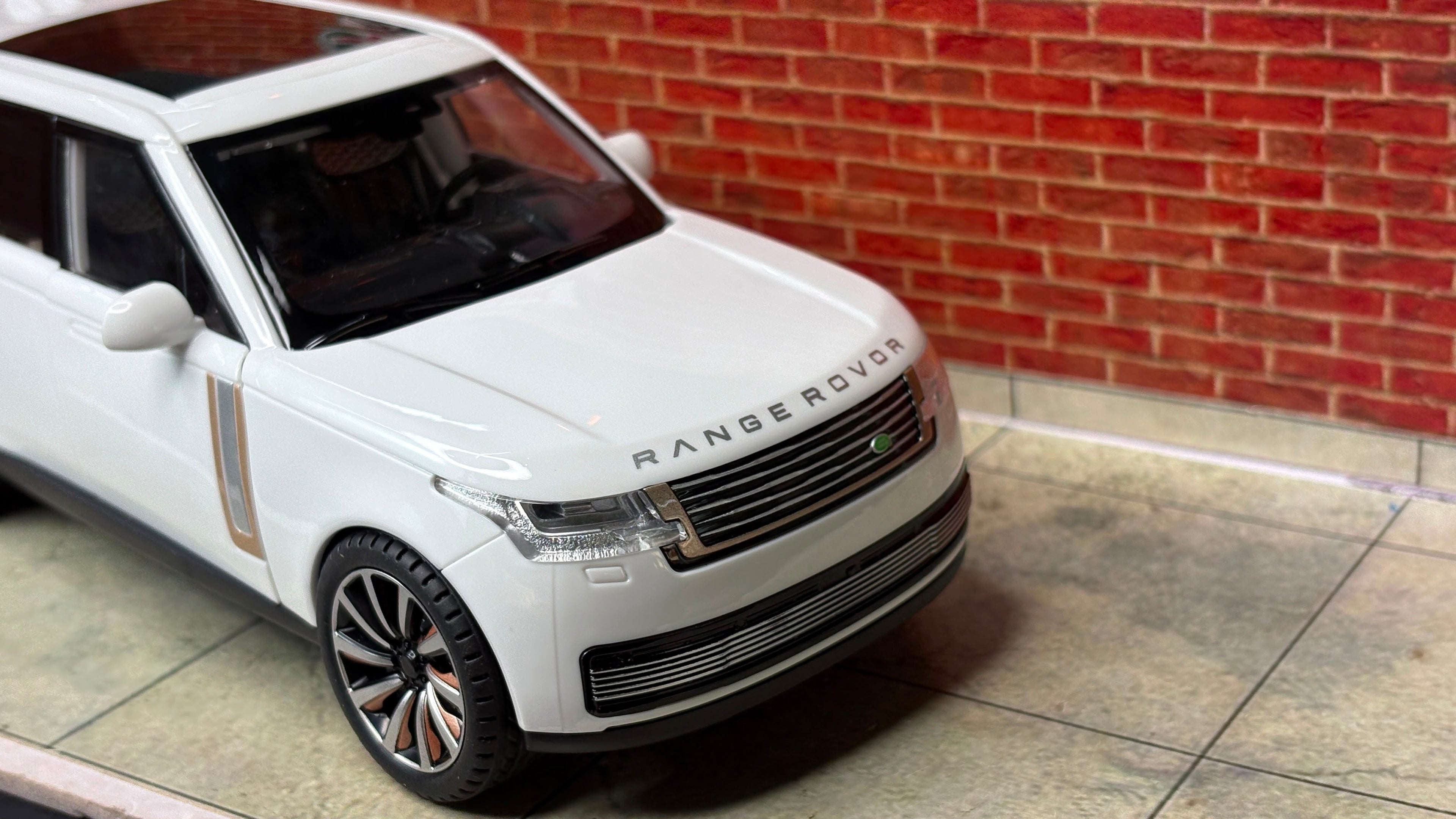 Range Rover L460 1:24 ABS Premium Detailing