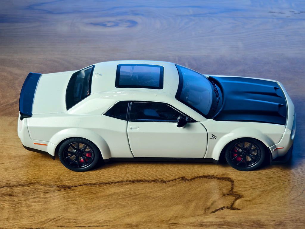 Dodge Challenger SRT 1:24 Scale