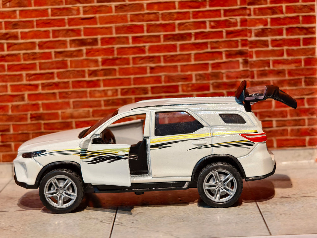 Fortuner 1:36 Scale 3 Door Openable with Light & Sound